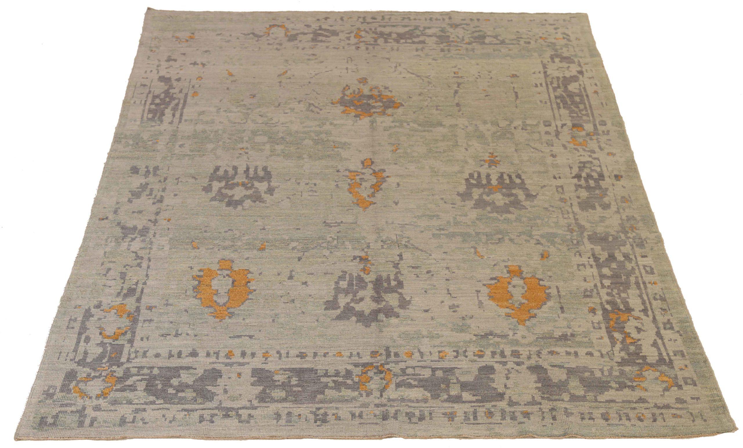 Entdecken Sie die Eleganz des persischen Oushak mit Teppichen aus der Zeit um 1990. Dieses exklusive Design, das mit viel Liebe zum Detail entworfen wurde, ist perfekt, um Ihren Raum zu verschönern.