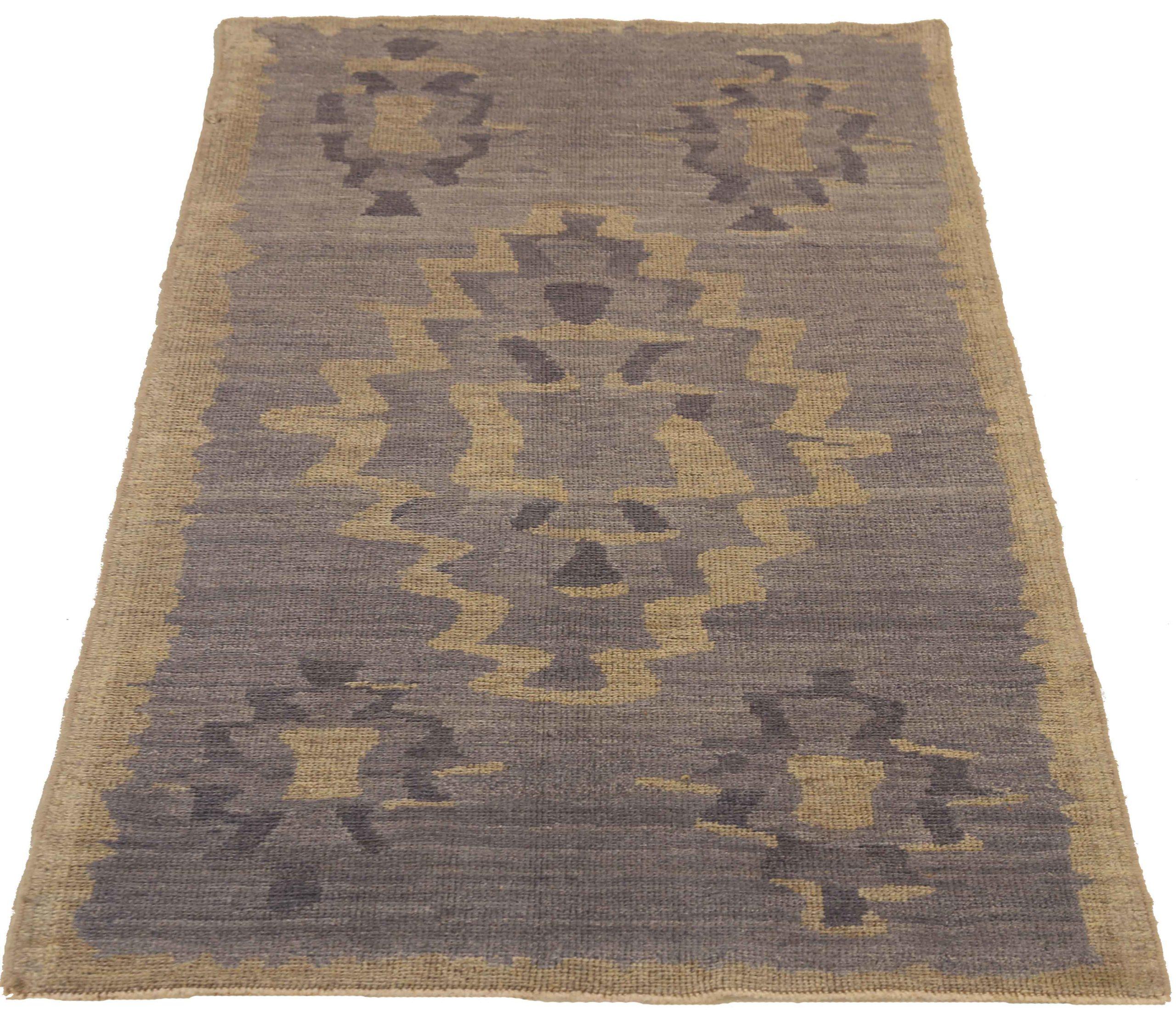 Descubre la elegancia de las alfombras persas Oushak de Circa 1990. Diseñado con meticulosa atención al detalle, este diseño exclusivo es perfecto para realzar tu espacio.