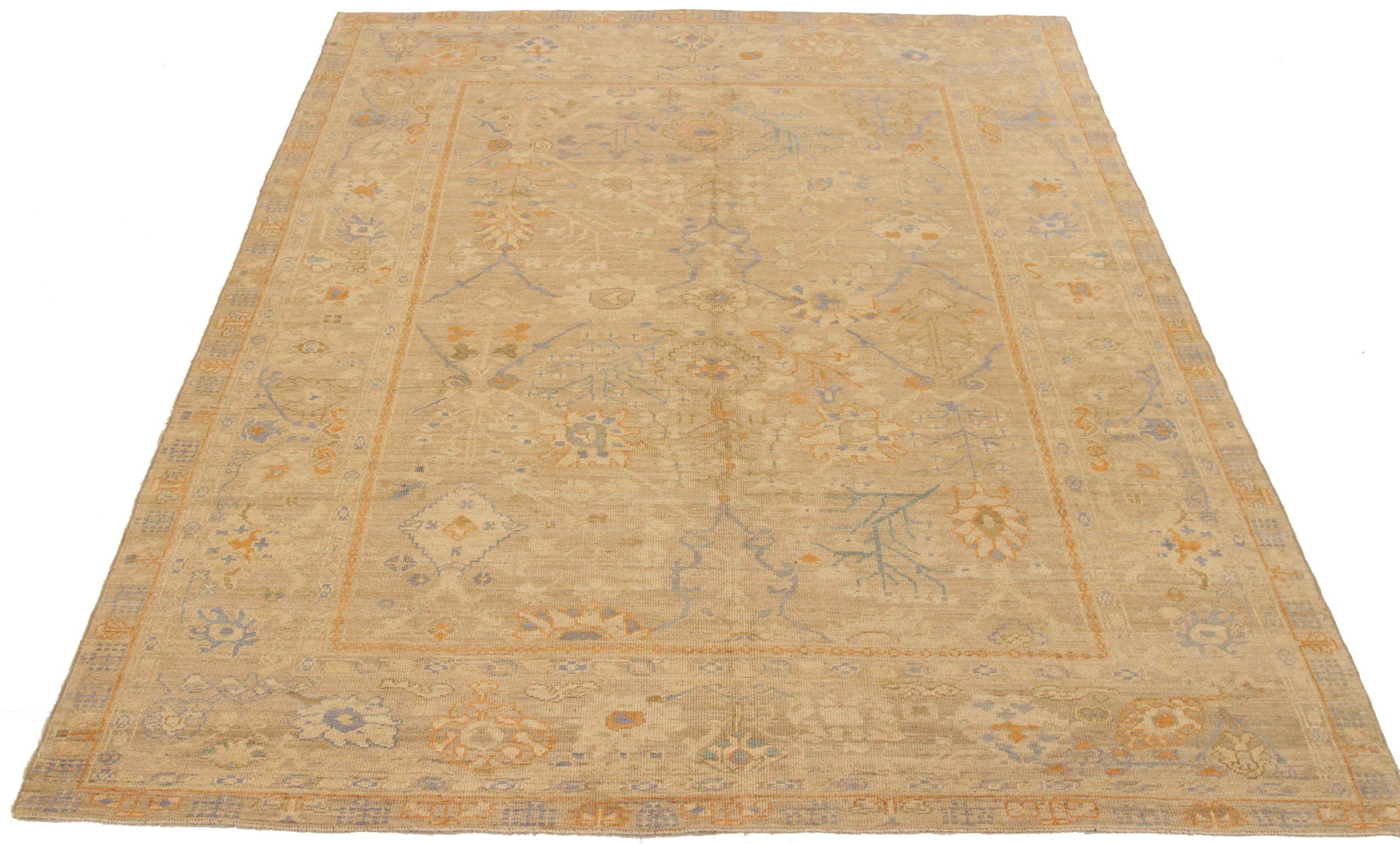 Scopri l'eleganza dei tappeti persiani Oushak con le caratteristiche dei tappeti CIRCA del 1990. Progettato con una meticolosa attenzione ai dettagli, questo design esclusivo è perfetto per valorizzare il tuo spazio.