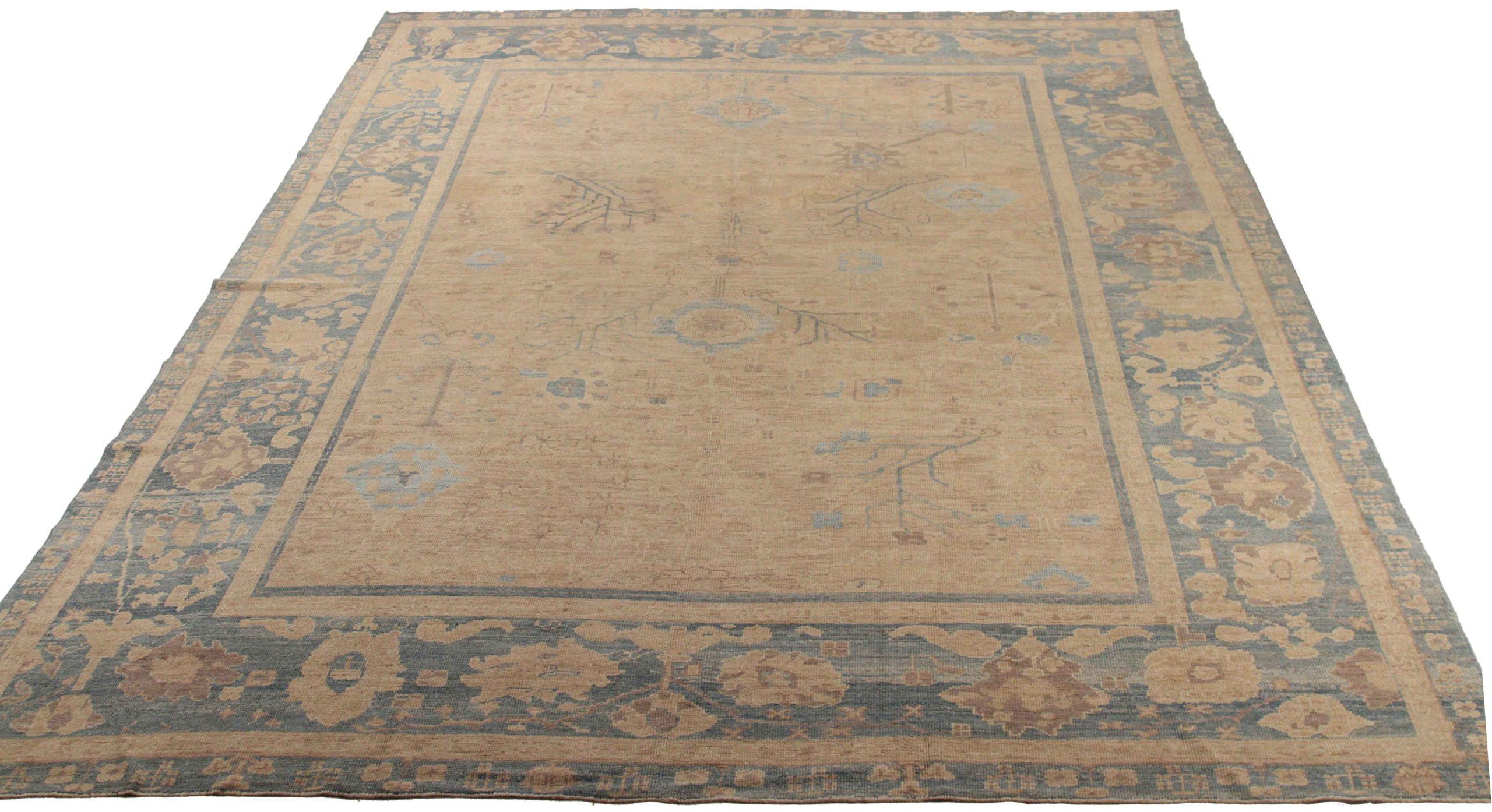 Scopri l'eleganza dei tappeti persiani Oushak con le caratteristiche dei tappeti CIRCA del 1990. Progettato con una meticolosa attenzione ai dettagli, questo design esclusivo è perfetto per valorizzare il tuo spazio.