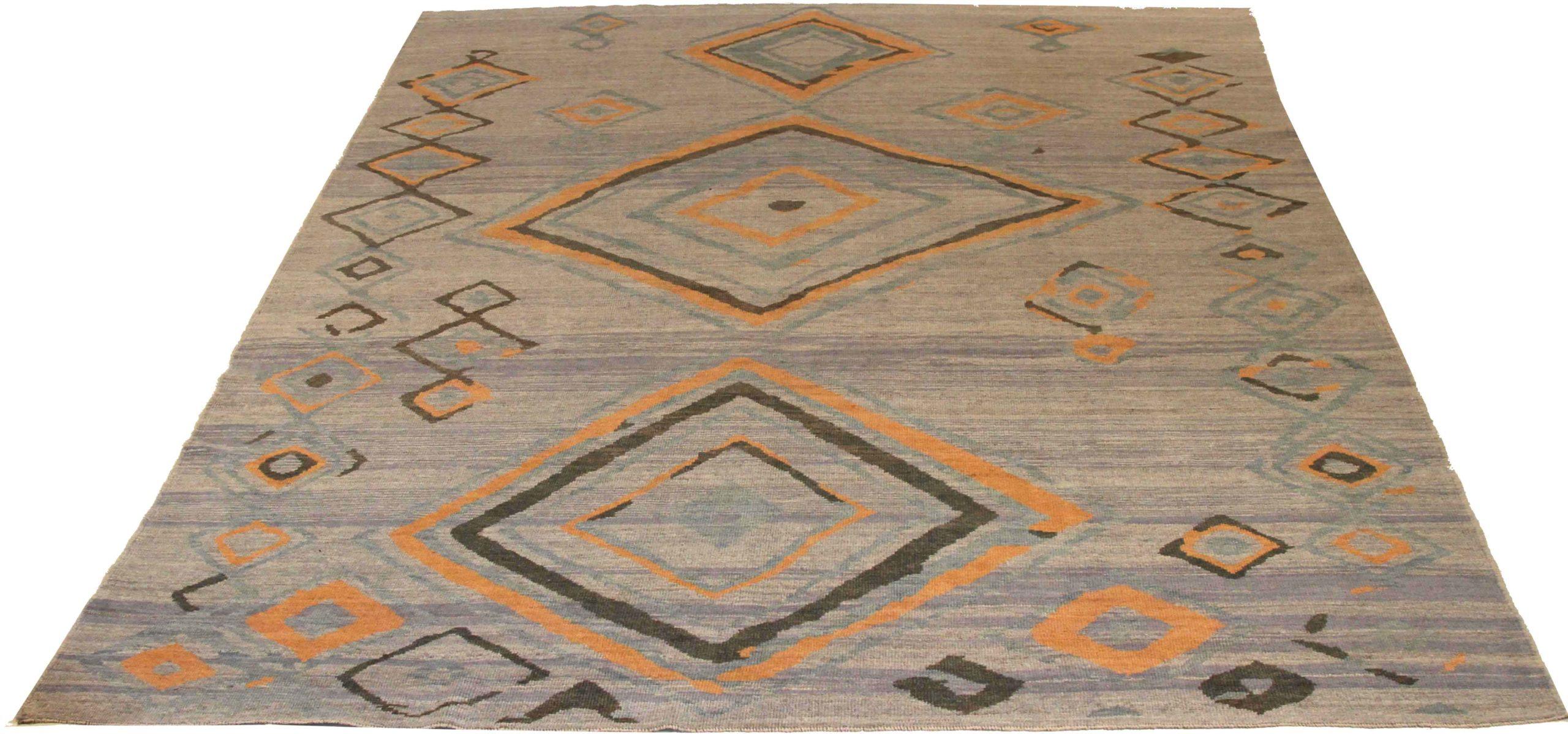Scopri l'eleganza dei tappeti persiani Oushak con le caratteristiche dei tappeti CIRCA del 1990. Progettato con una meticolosa attenzione ai dettagli, questo design esclusivo è perfetto per valorizzare il tuo spazio.