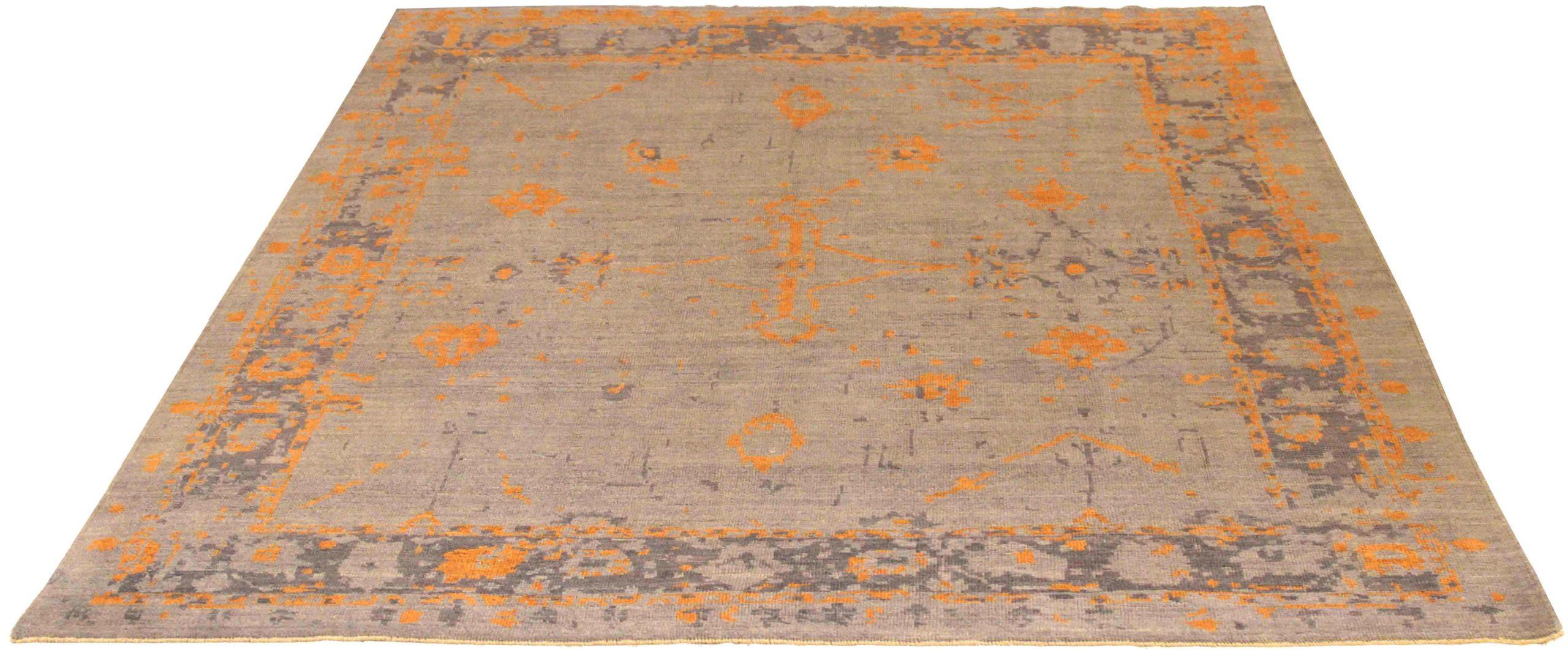 Scopri l'eleganza dei tappeti persiani Oushak con le caratteristiche dei tappeti CIRCA del 1990. Progettato con una meticolosa attenzione ai dettagli, questo design esclusivo è perfetto per valorizzare il tuo spazio.