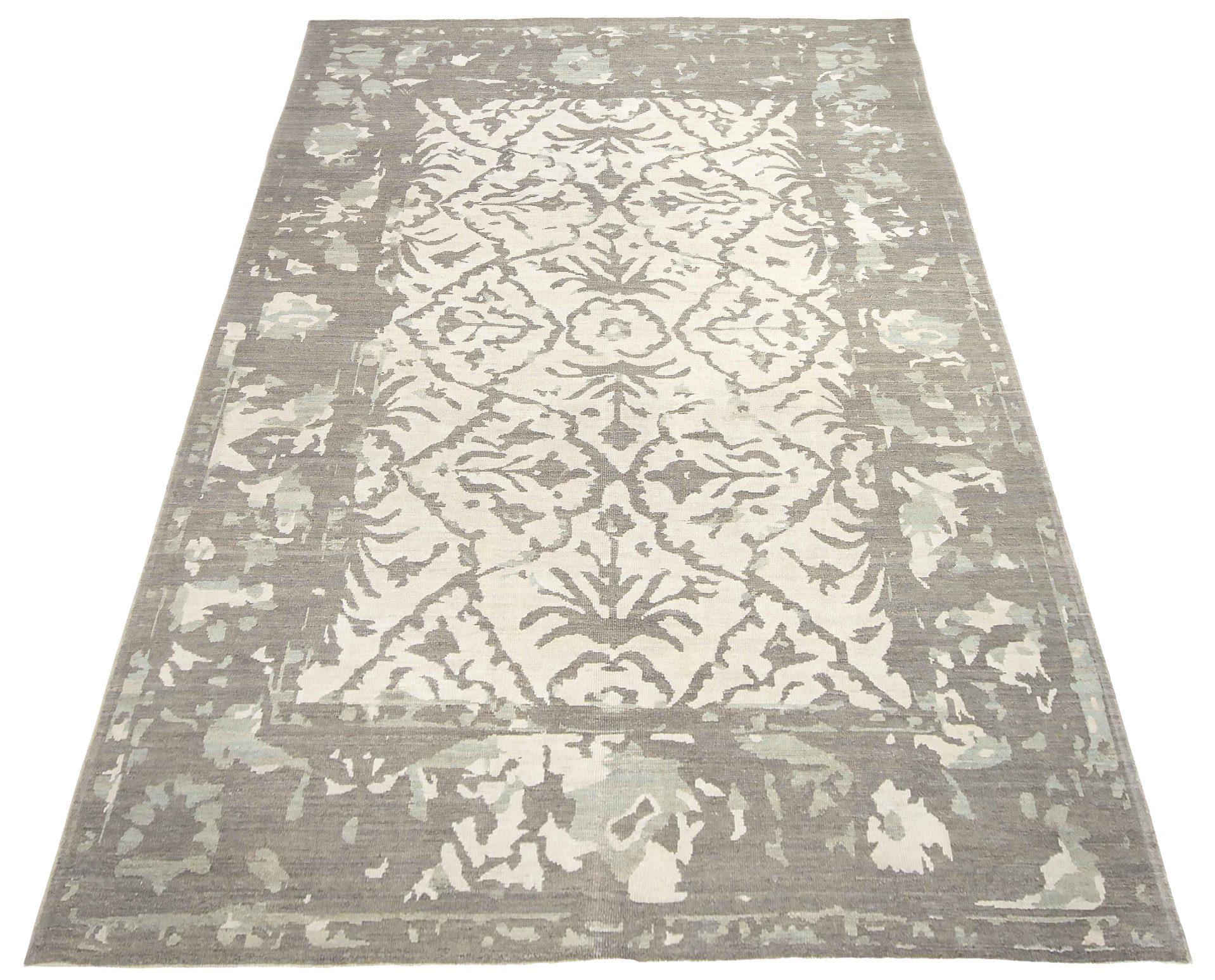 Scopri l'eleganza dei tappeti persiani Oushak con le caratteristiche dei tappeti CIRCA del 1990. Progettato in lana e marrone-avorio, questo design esclusivo è perfetto per valorizzare il tuo spazio.