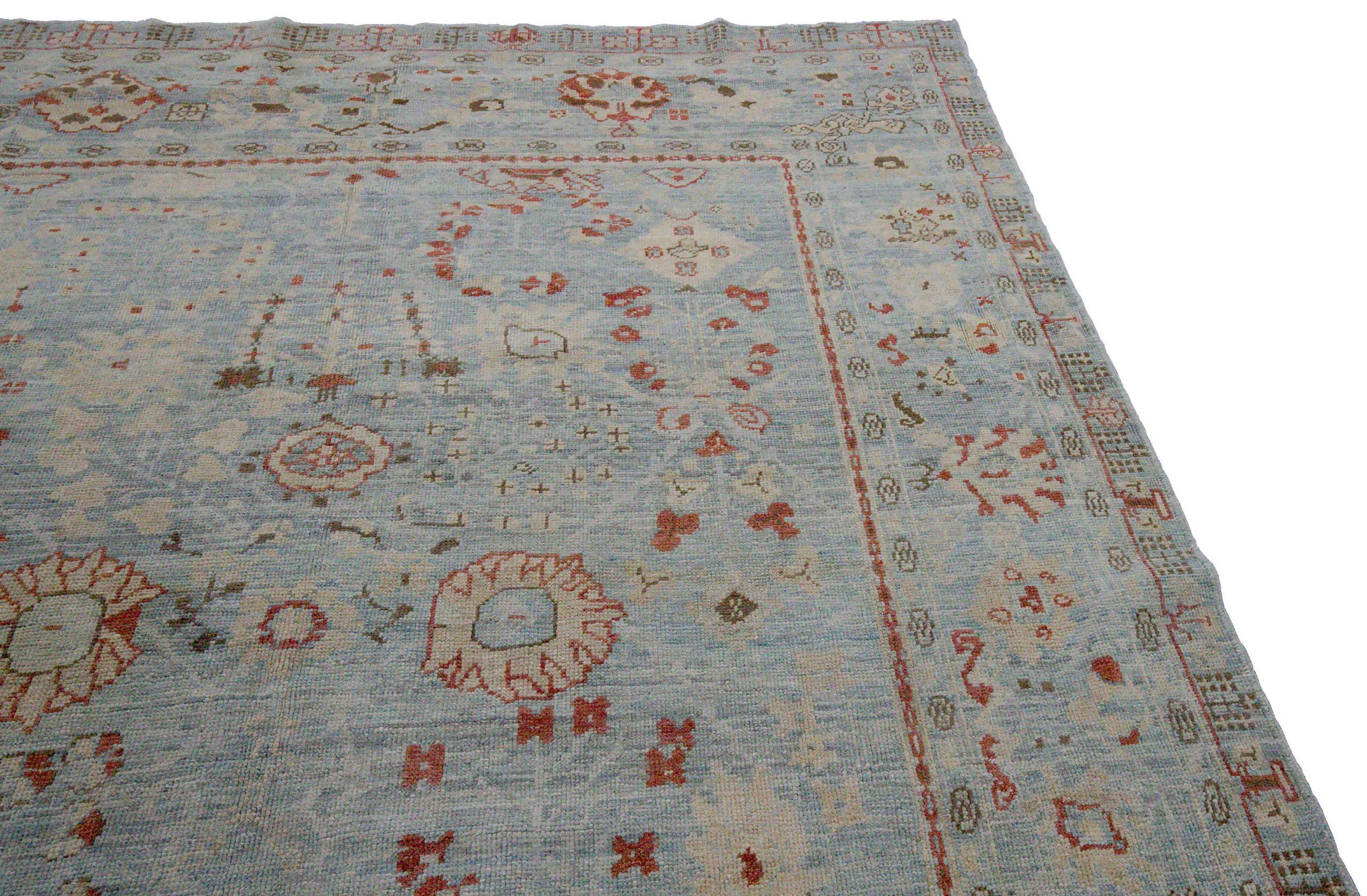 Persian Oushak Area Rugs Circa 1990 - Wool Ivory Light Blue Red Design - 89046 In Excellent Condition For Sale In Dallas, TX