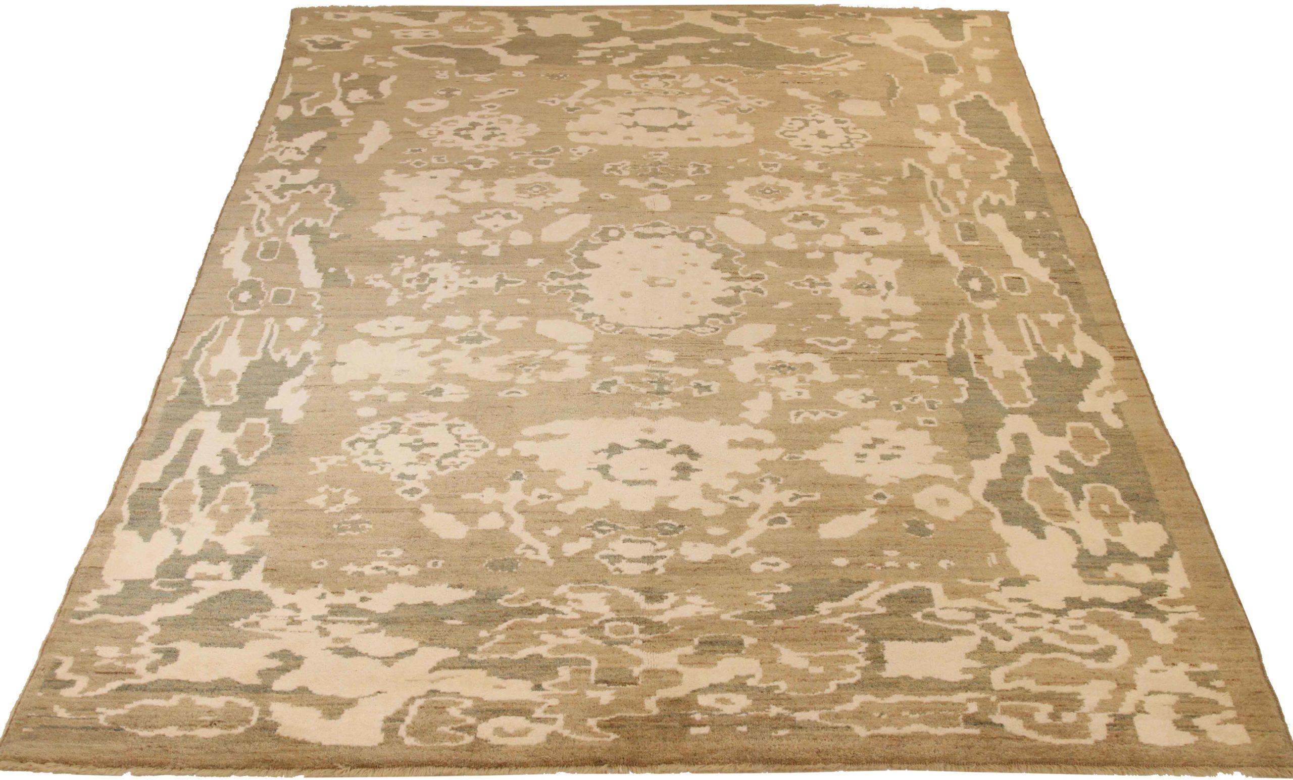 Entdecken Sie die Eleganz des persischen Oushak mit seinen Teppichen. Dieses exklusive Design, das mit viel Liebe zum Detail entworfen wurde, ist perfekt, um Ihren Raum zu verschönern.