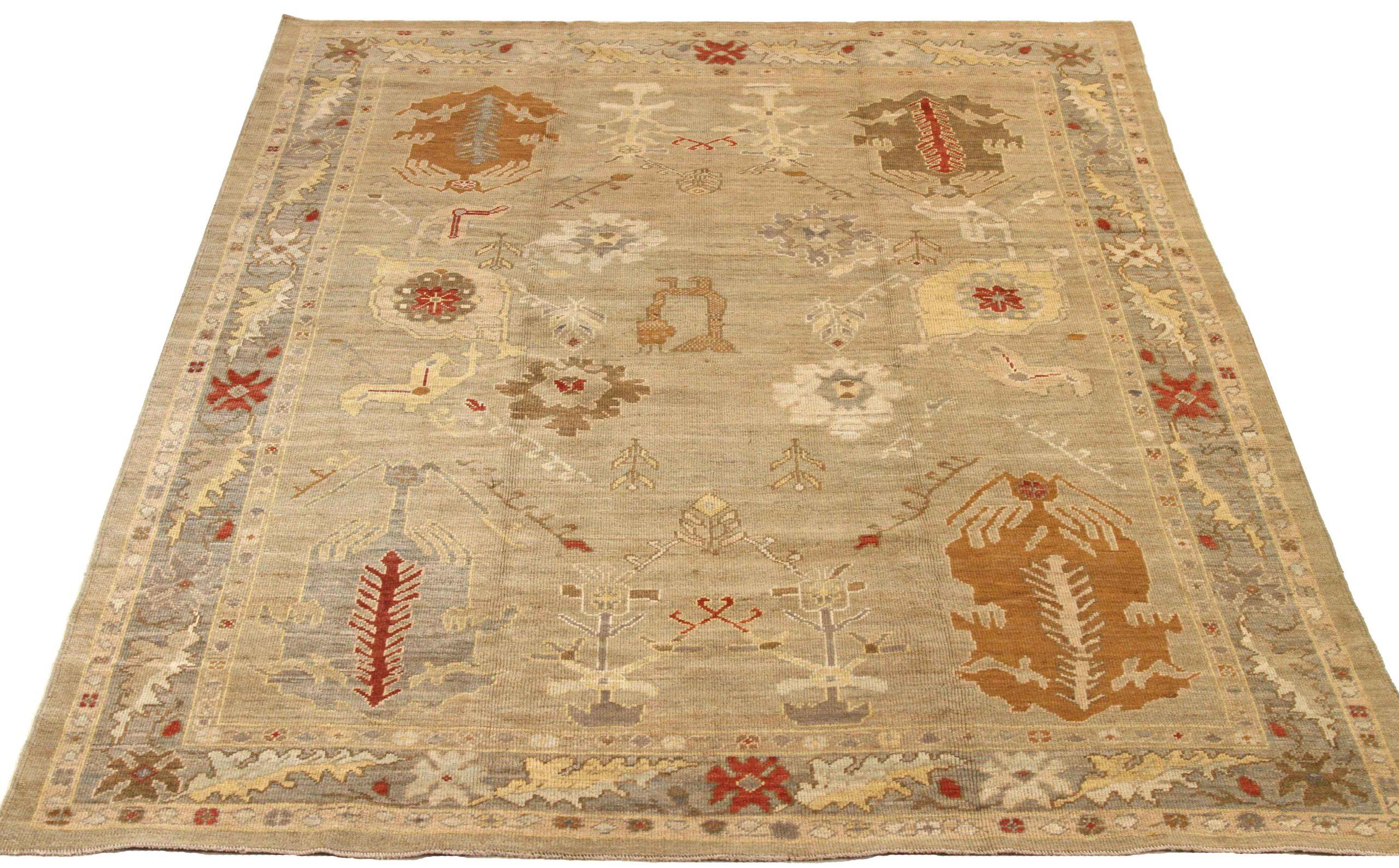 Scopri l'eleganza dei tappeti persiani Oushak. Progettato con una meticolosa attenzione ai dettagli, questo design esclusivo è perfetto per valorizzare il tuo spazio.