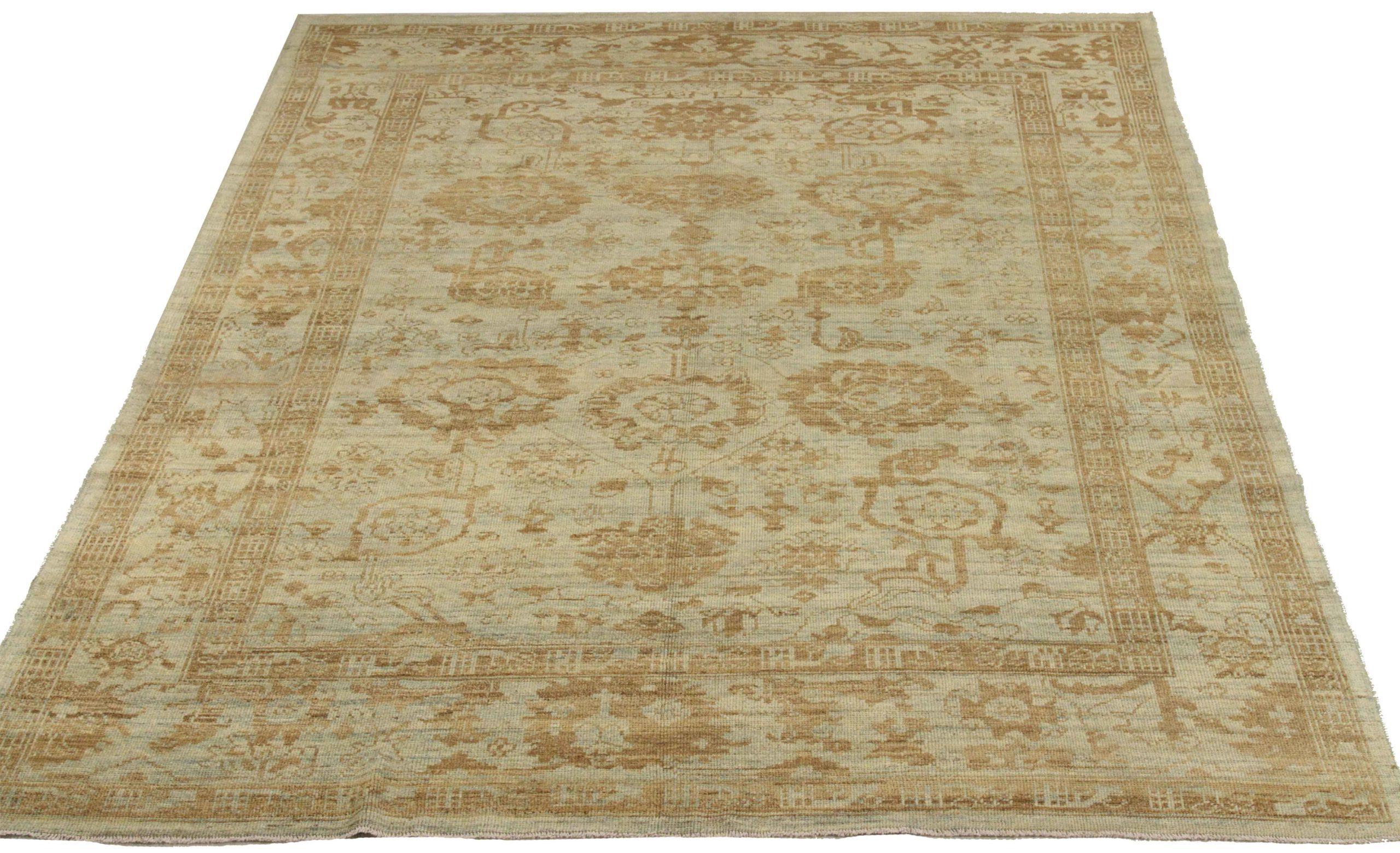 Scopri l'eleganza dei tappeti persiani Oushak. Progettato con una meticolosa attenzione ai dettagli, questo design esclusivo è perfetto per valorizzare il tuo spazio.