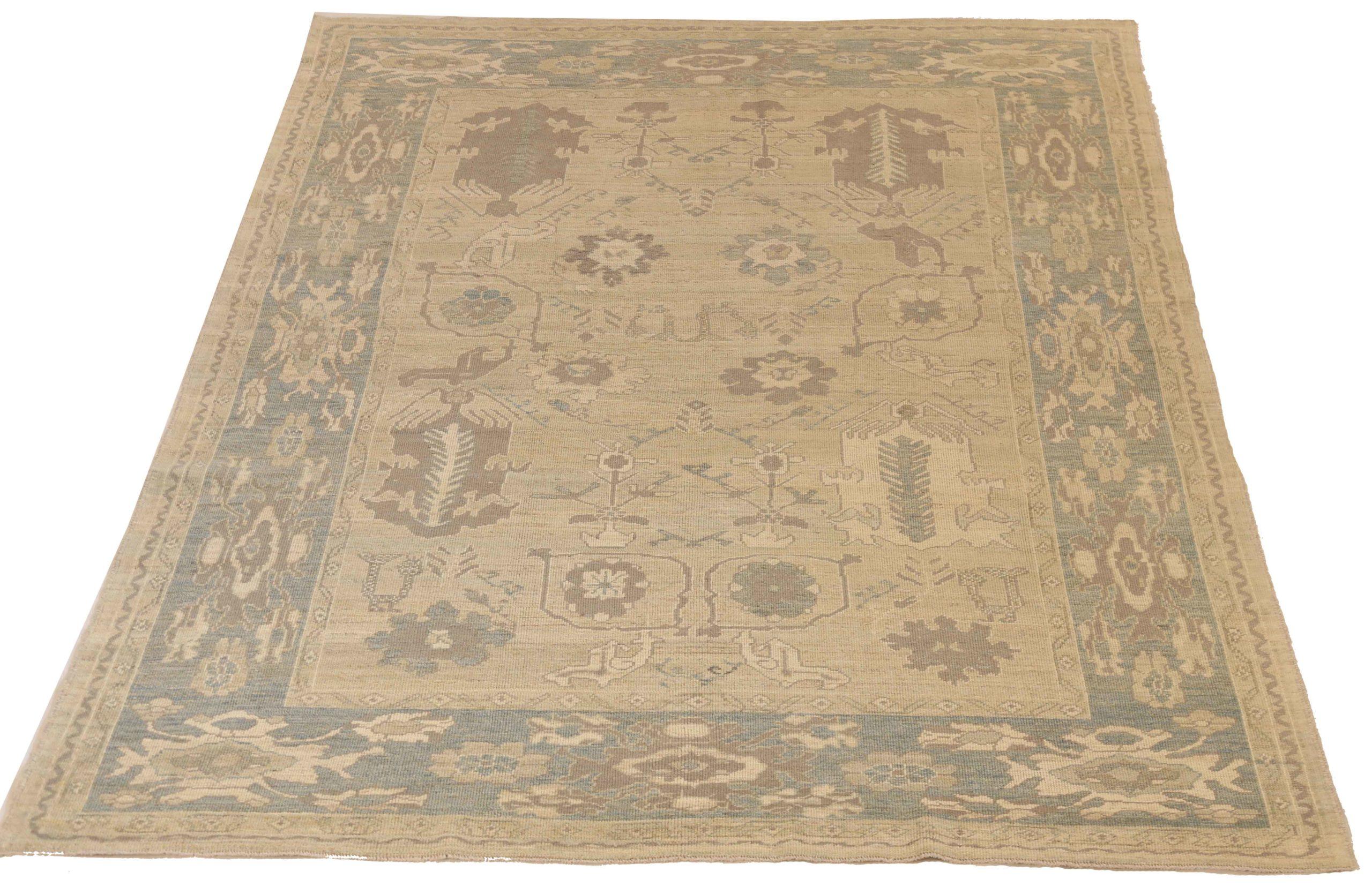 Descubre la elegancia de las alfombras persas Oushak. Diseñado con meticulosa atención al detalle, este diseño exclusivo es perfecto para realzar tu espacio.