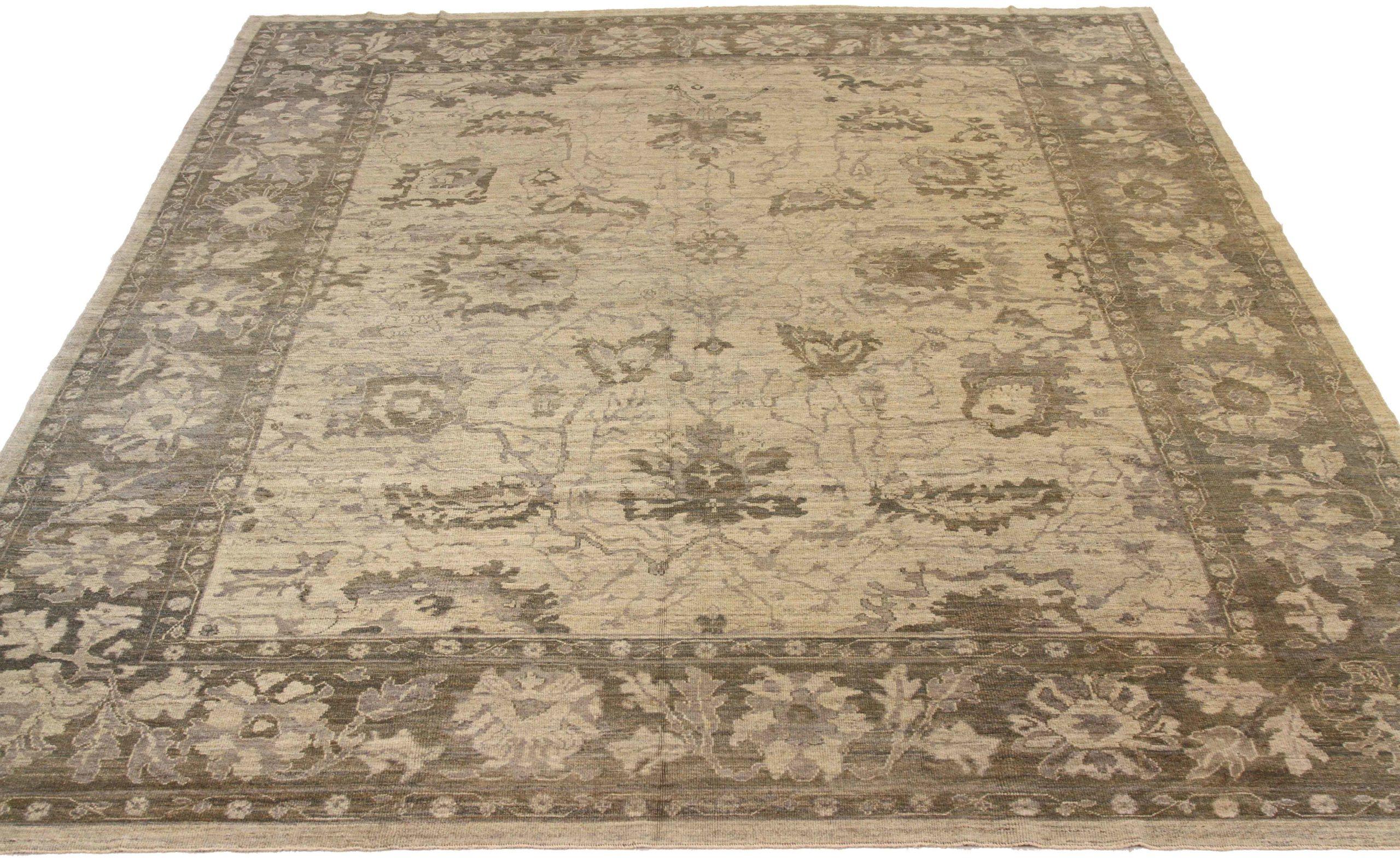 Scopri l'eleganza dei tappeti persiani Oushak. Progettato con una meticolosa attenzione ai dettagli, questo design esclusivo è perfetto per valorizzare il tuo spazio.
