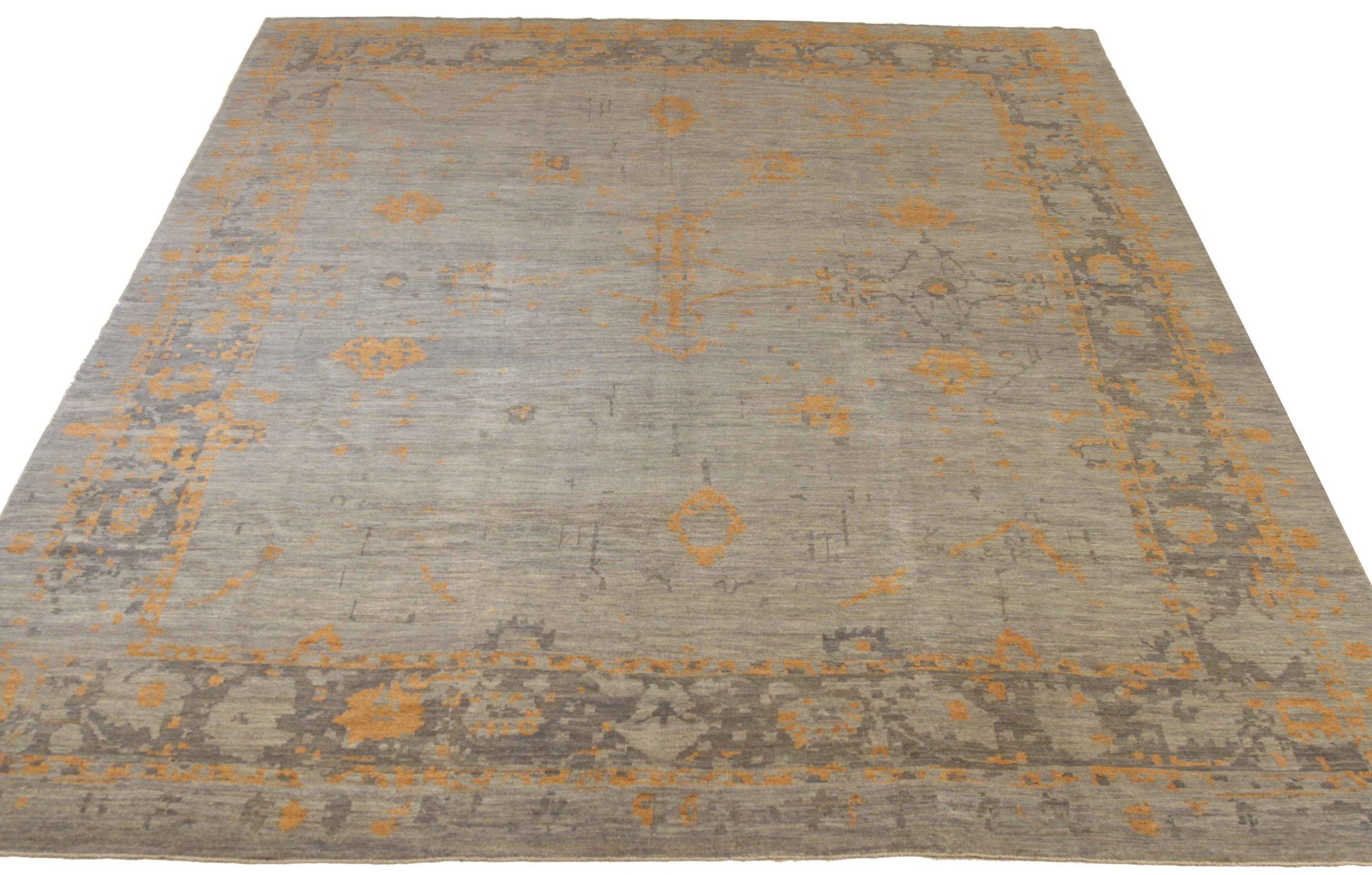 Scopri l'eleganza dei tappeti persiani Oushak. Progettato con una meticolosa attenzione ai dettagli, questo design esclusivo è perfetto per valorizzare il tuo spazio.