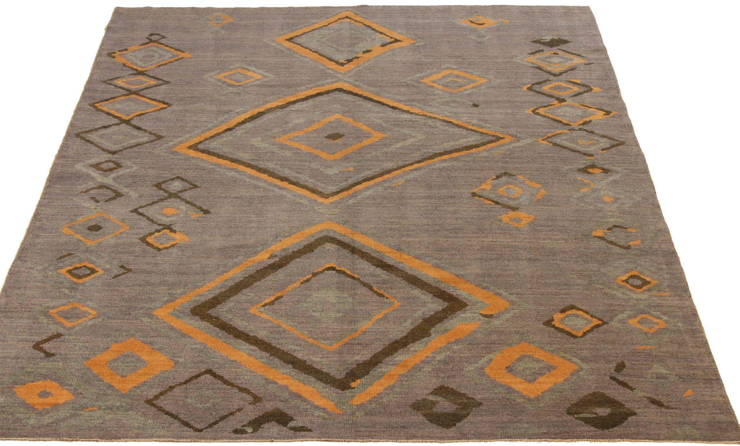 Scopri l'eleganza dei tappeti persiani Oushak. Progettato con una meticolosa attenzione ai dettagli, questo design esclusivo è perfetto per valorizzare il tuo spazio.