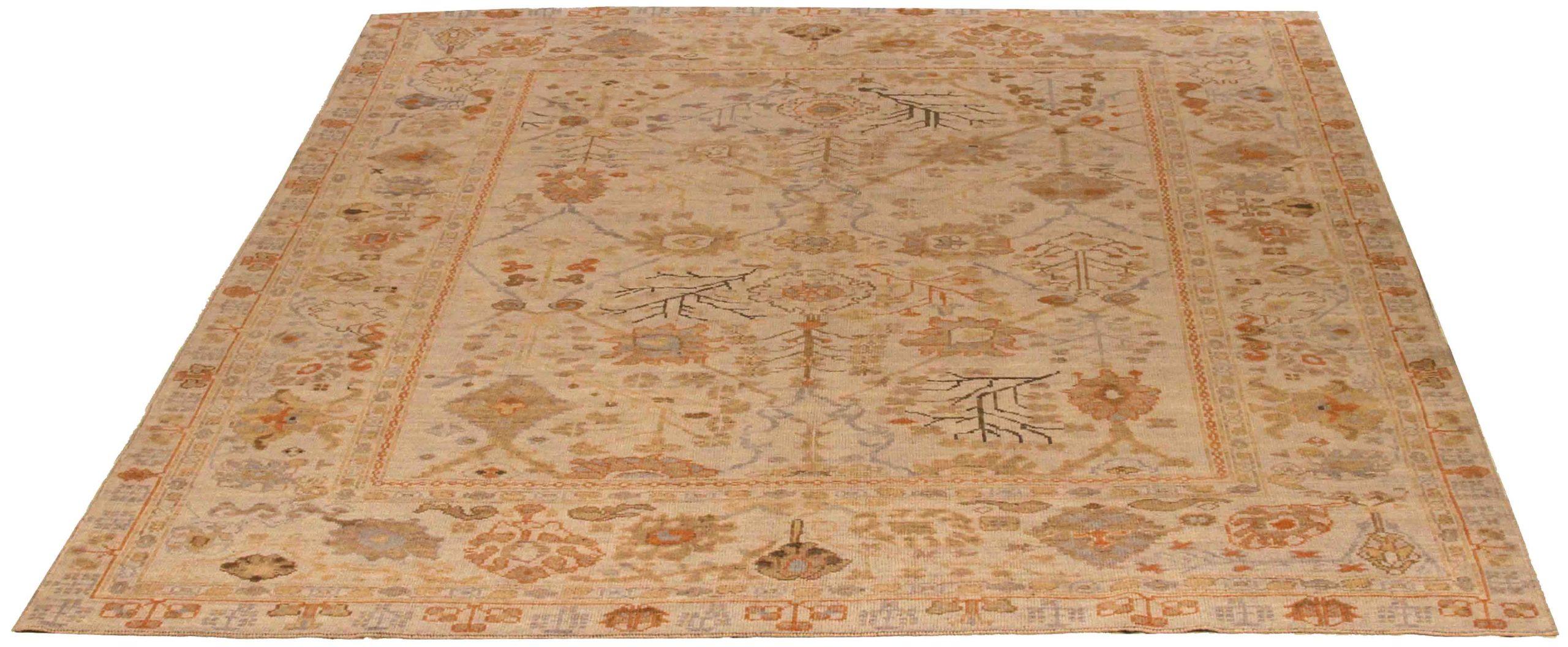 Descubre la elegancia de las alfombras persas Oushak. Diseñado con meticulosa atención al detalle, este diseño exclusivo es perfecto para realzar tu espacio.