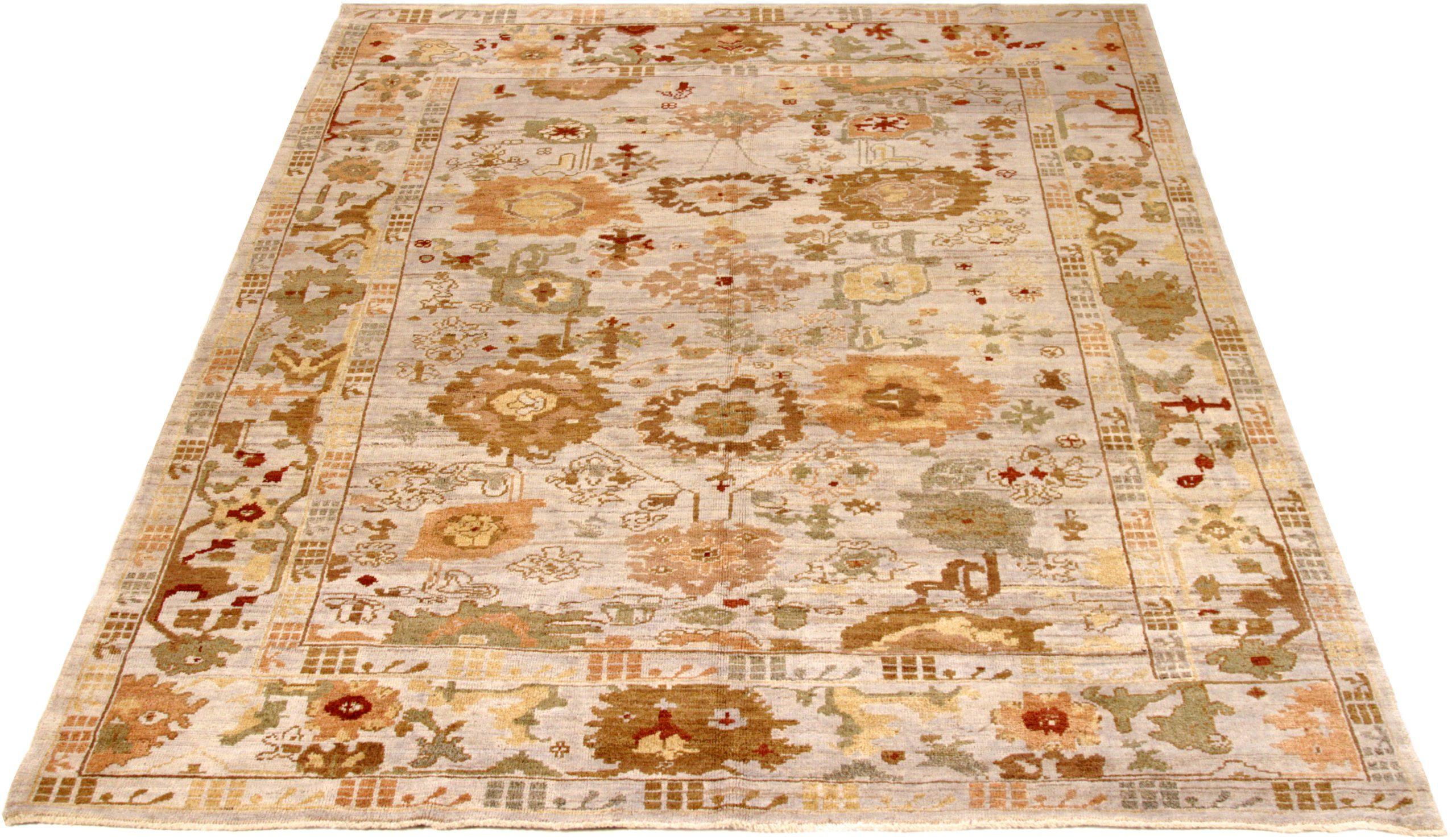 Descubre la elegancia de las alfombras persas Oushak de Circa 1990. Diseñado con Lana y MarrónVerdeMarfilNaranjaAmarillo, este diseño exclusivo es perfecto para realzar tu espacio.