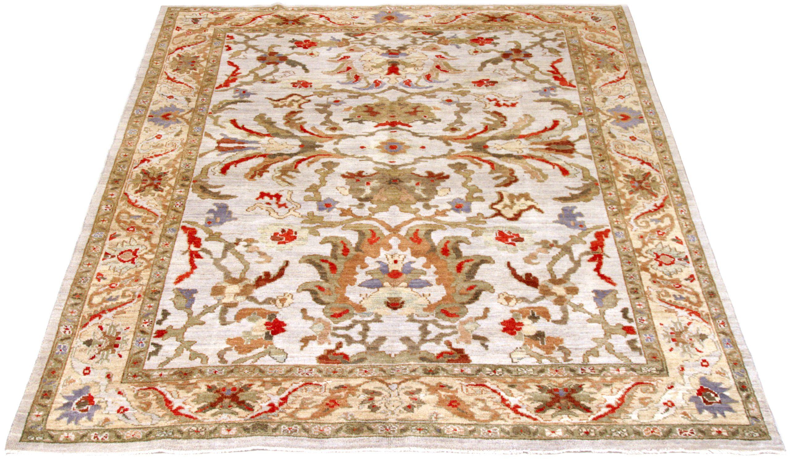 Entdecken Sie die Eleganz des persischen Oushak mit Teppichen aus der Zeit um 1990. Dieses exklusive Design aus Wolle und GreenIvoryRed ist perfekt, um Ihren Raum zu verschönern.