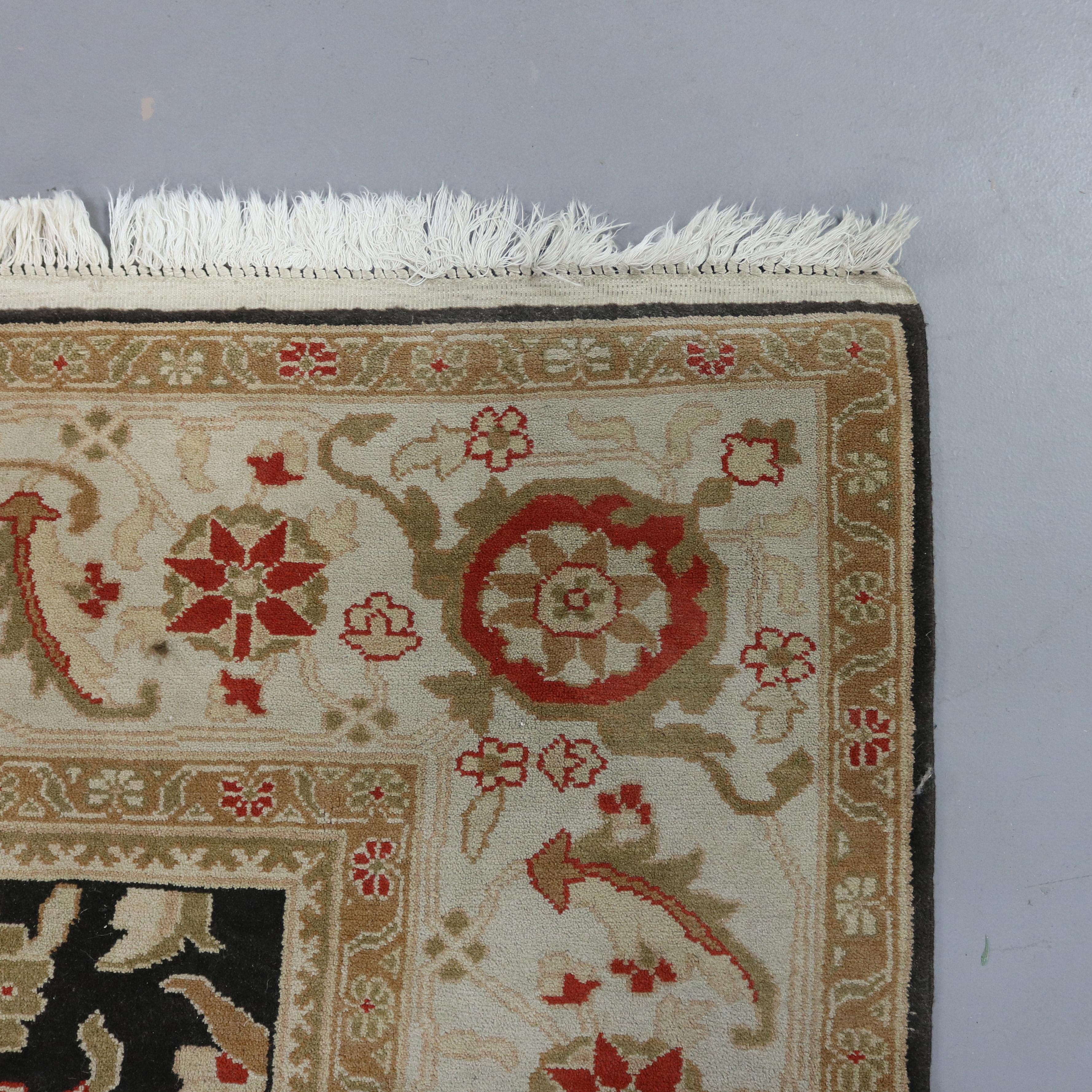 Laine Tapis persan Oushak avec éléments de feuillage, 20e siècle en vente