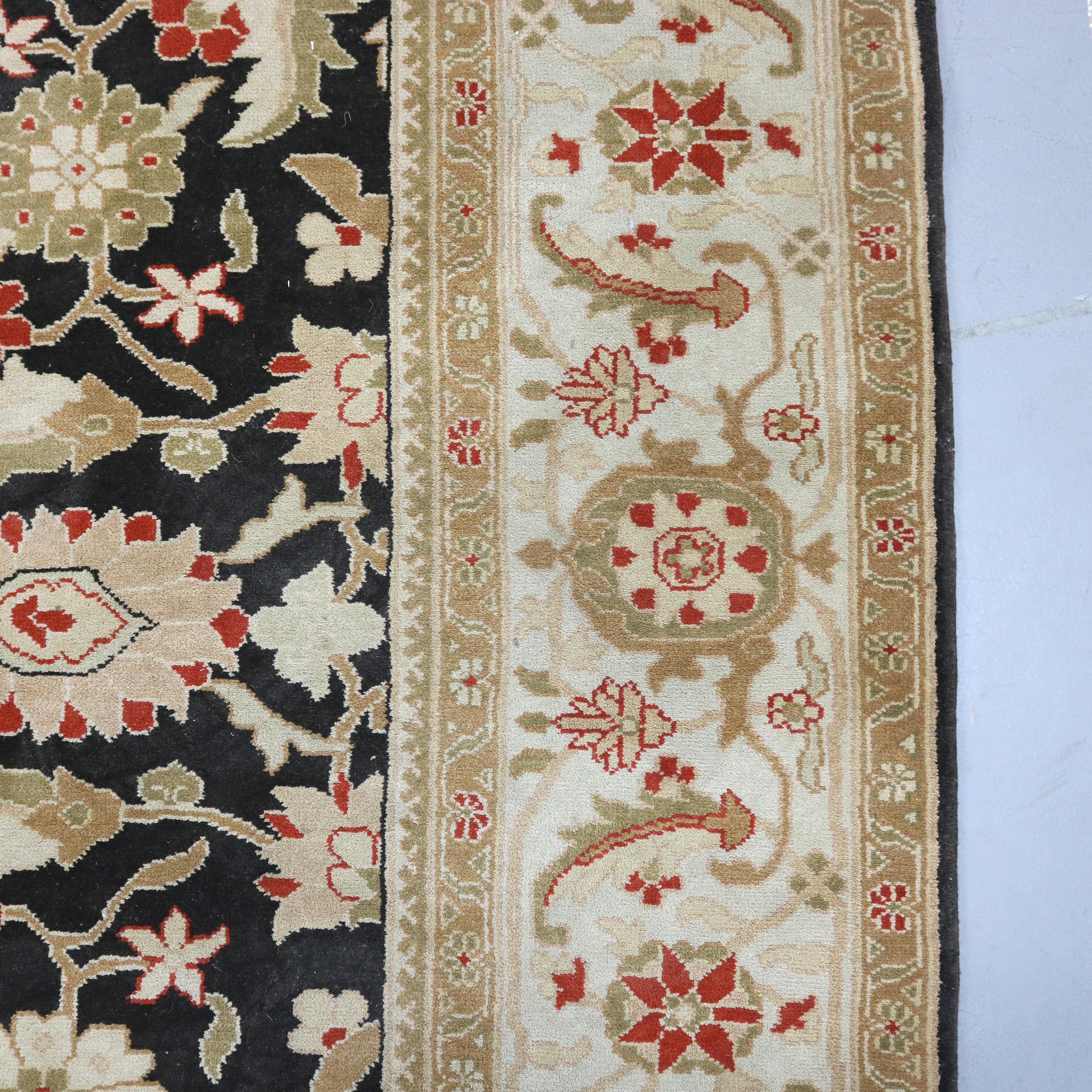 Tapis persan Oushak avec éléments de feuillage, 20e siècle en vente 2