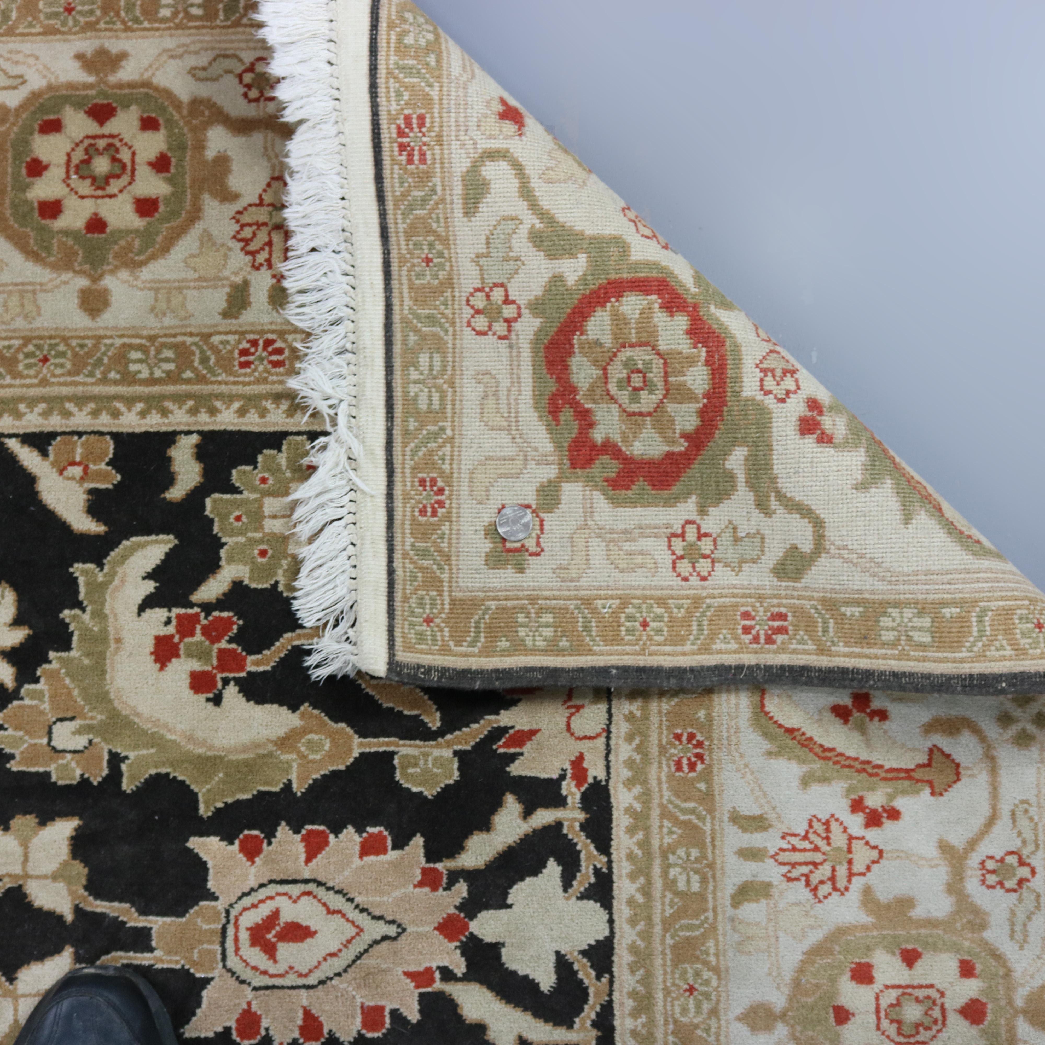 Tapis persan Oushak avec éléments de feuillage, 20e siècle en vente 4