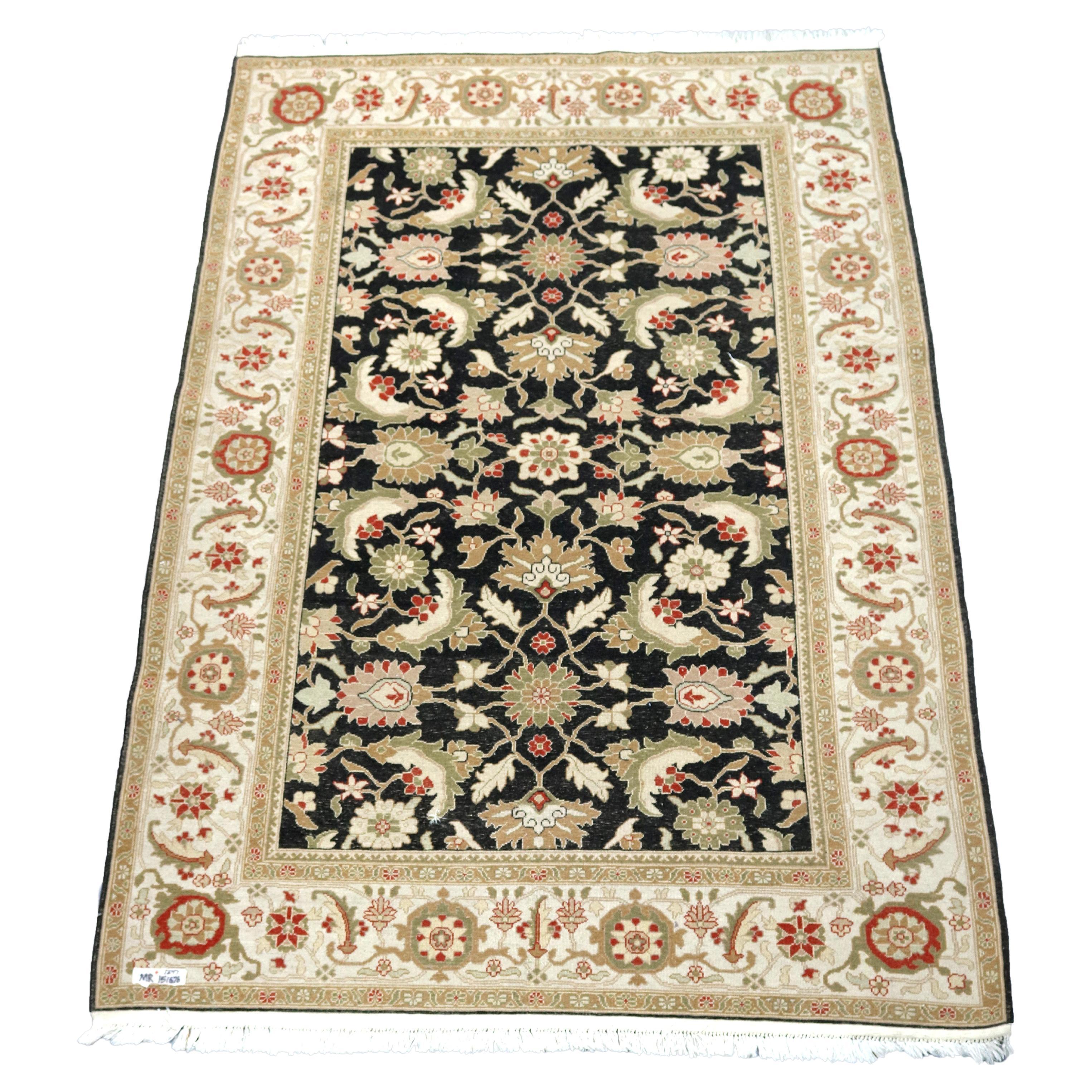 Tapis persan Oushak avec éléments de feuillage, 20e siècle en vente