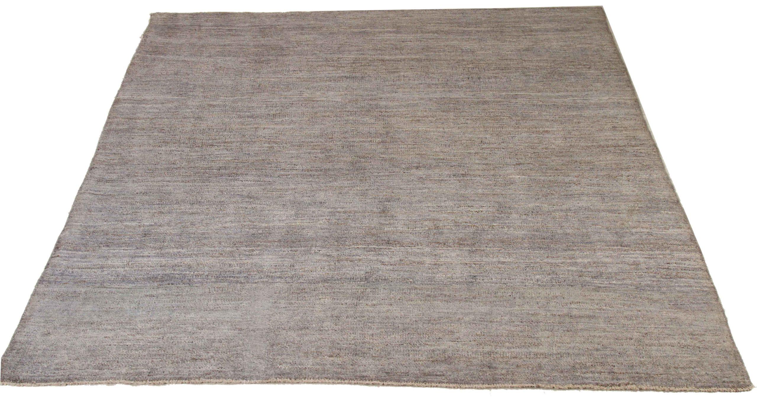 Scopri l'eleganza dell'Oushak persiano, caratterizzato da una splendida lavorazione artigianale del 1990 circa. Progettato con una meticolosa attenzione ai dettagli, questo design esclusivo è perfetto per valorizzare il tuo spazio.