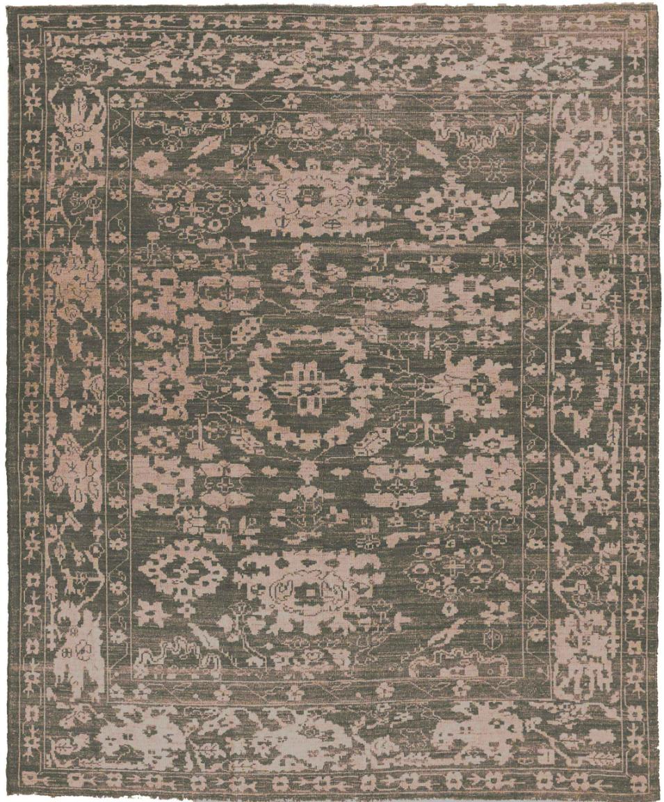 Découvrez l'élégance de l'Oushak persan, qui présente un magnifique travail d'artisanat, datant de 1990. Conçu avec une attention méticuleuse aux détails, ce design exclusif est parfait pour mettre en valeur votre espace.