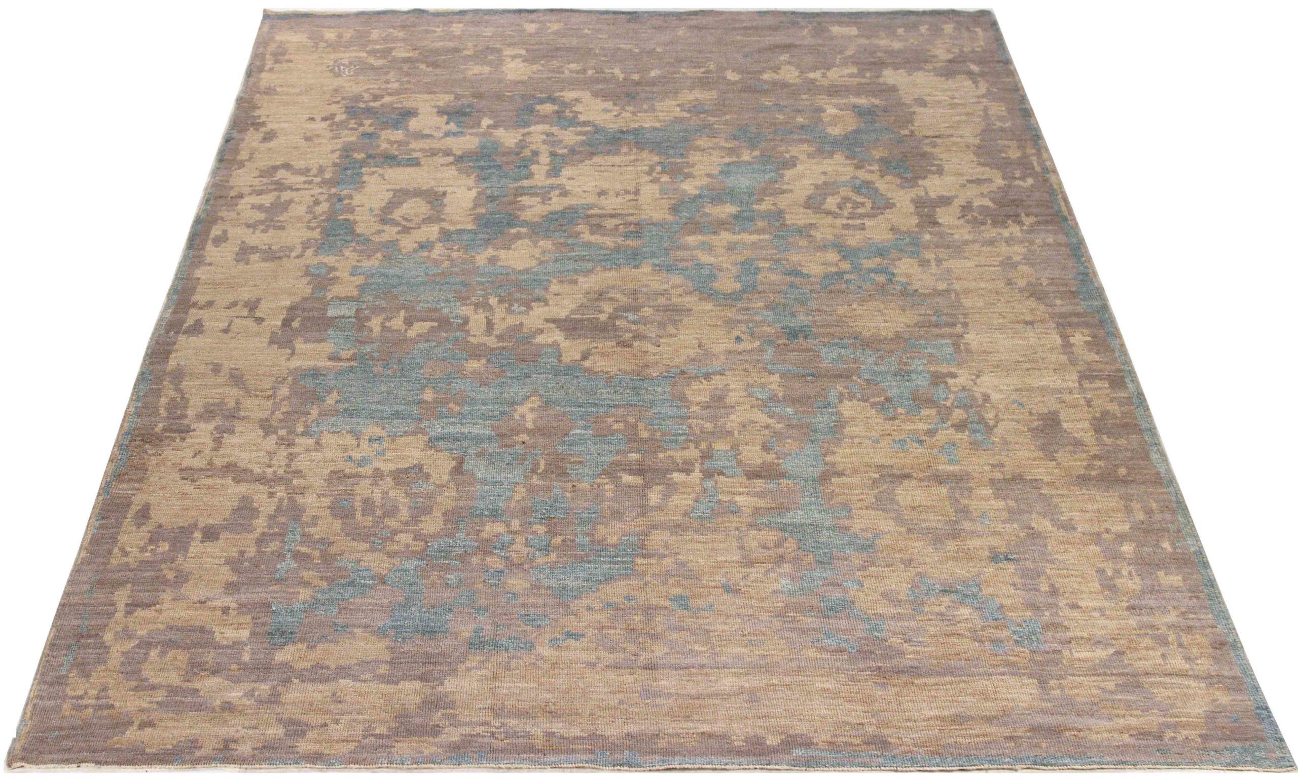 Descubre la elegancia del Oushak persa con su bella artesanía de Circa 1990. Diseñado con meticulosa atención al detalle, este diseño exclusivo es perfecto para realzar tu espacio.