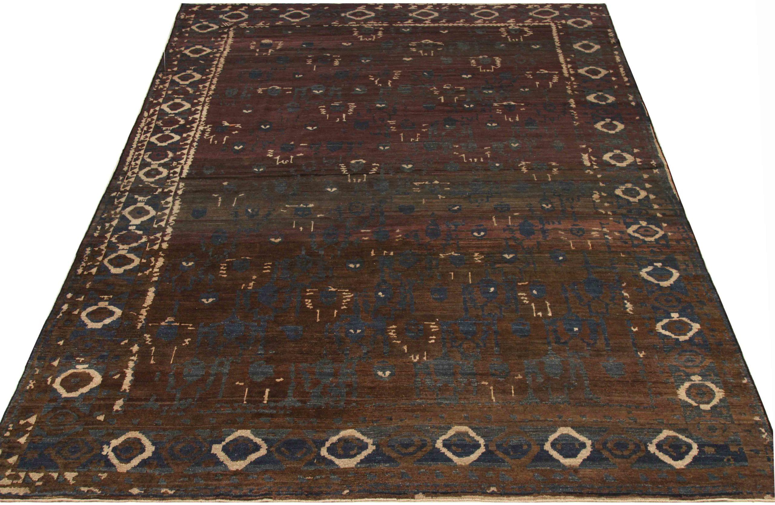 Descubre la elegancia del Oushak persa con su bella artesanía de Circa 1990. Diseñado con meticulosa atención al detalle, este diseño exclusivo es perfecto para realzar tu espacio.