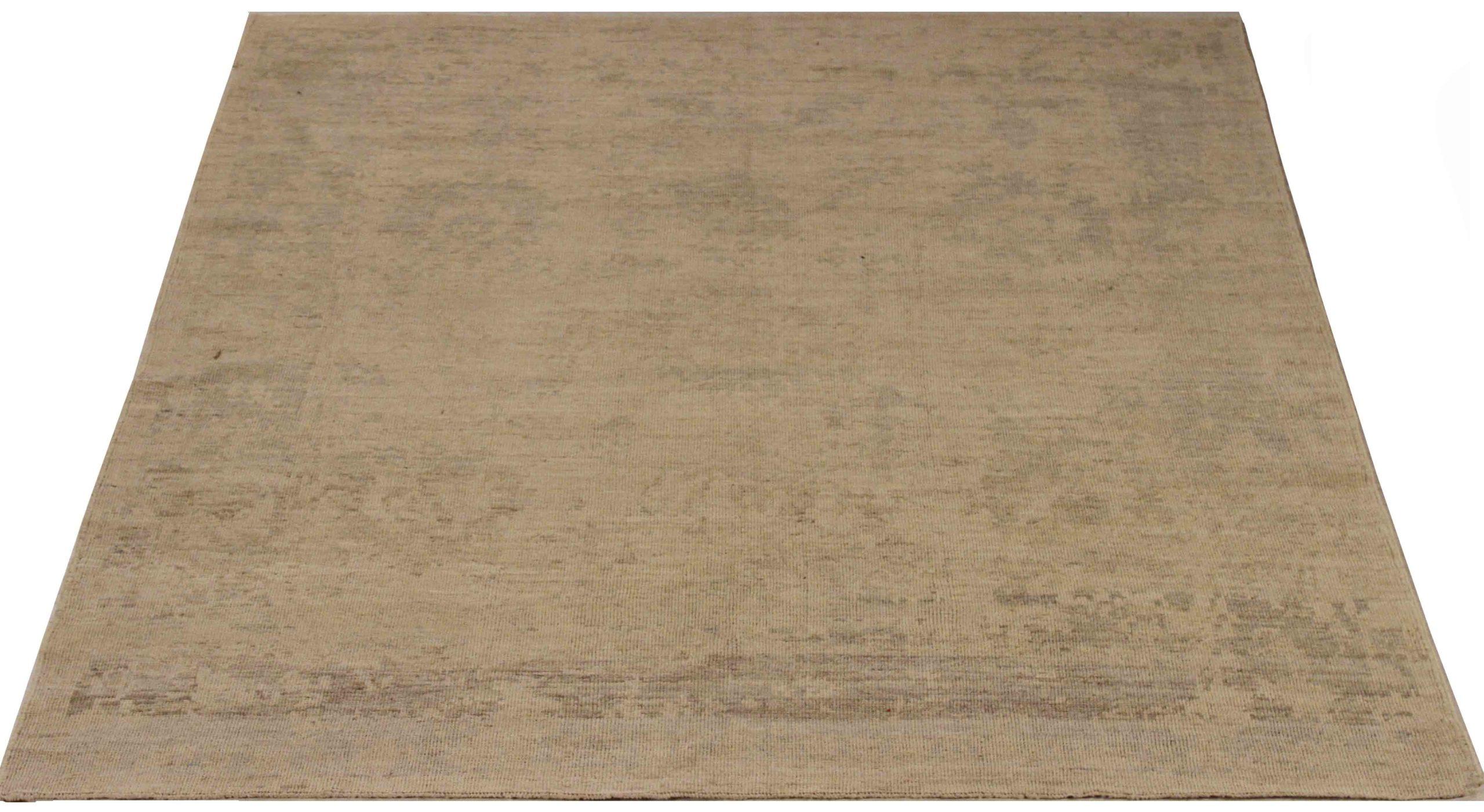 Scopri l'eleganza dell'Oushak persiano, caratterizzato da una splendida lavorazione artigianale del 1990 circa. Progettato con una meticolosa attenzione ai dettagli, questo design esclusivo è perfetto per valorizzare il tuo spazio.