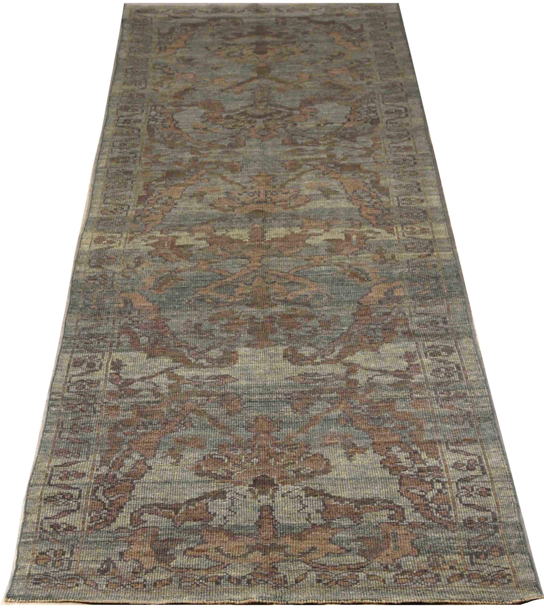 Descubre la elegancia del Oushak persa con su bella artesanía. Diseñado con meticulosa atención al detalle, este diseño exclusivo es perfecto para realzar tu espacio.