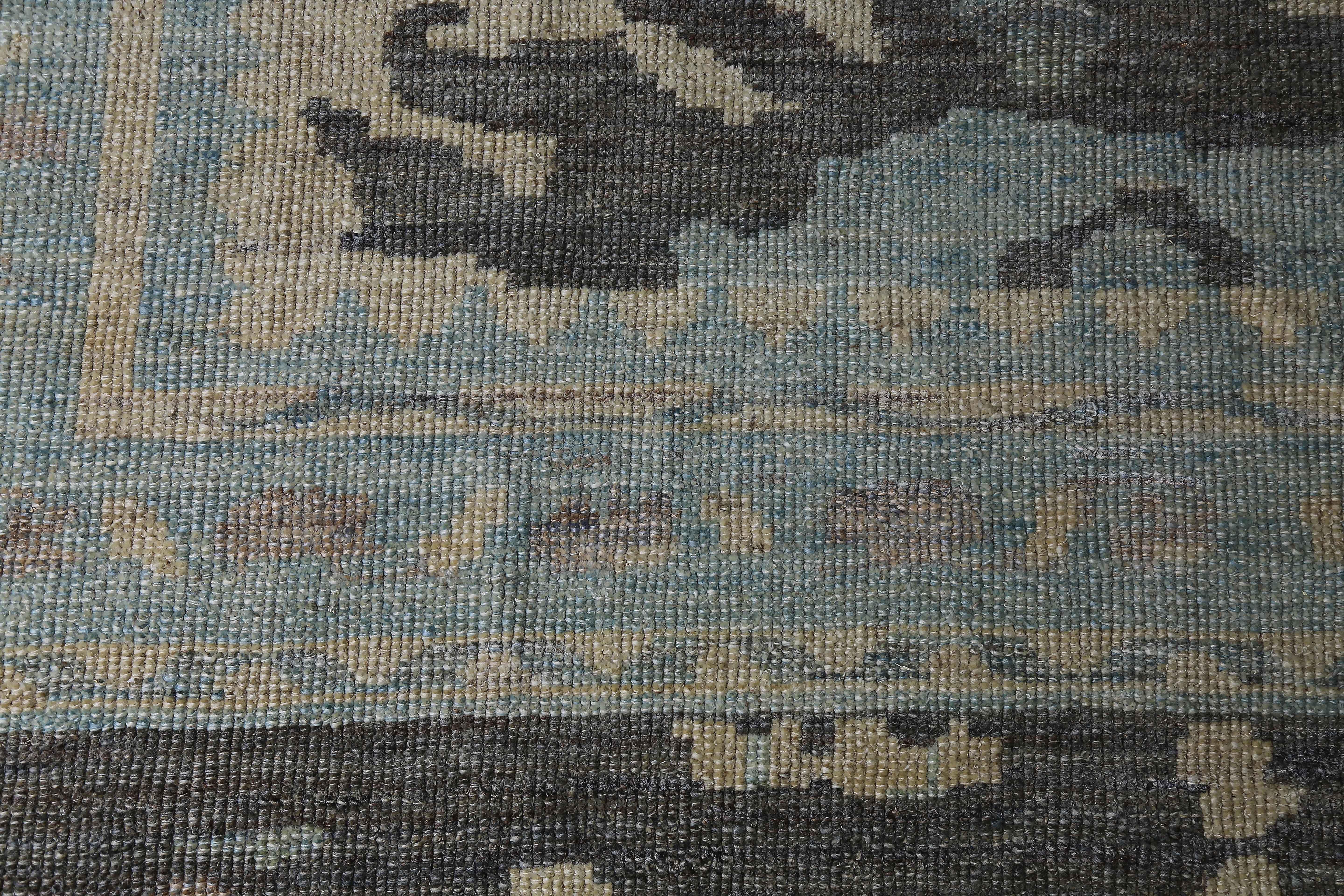 Persian Oushak Style Rug with Blue and Gray Floral Details on Beige Centerfield In Excellent Condition For Sale In Dallas, TX