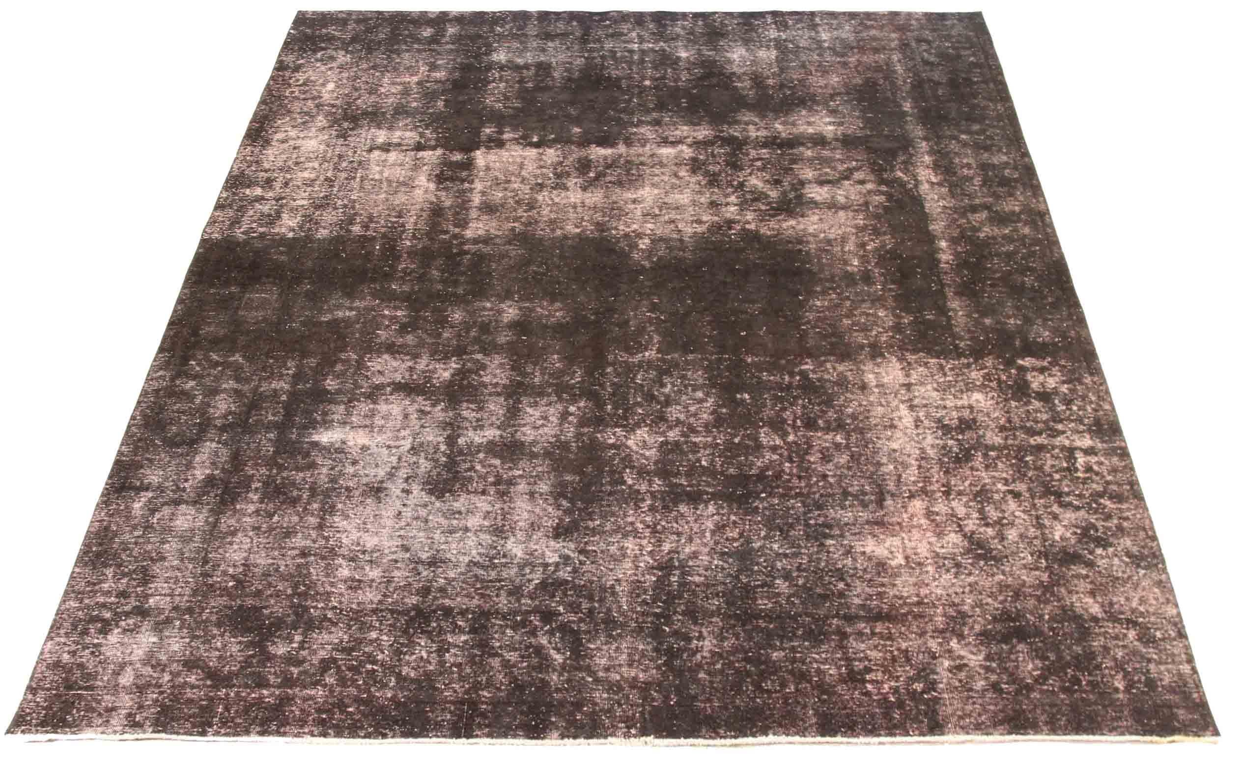 Scopri l'eleganza della tintura persiana, caratterizzata da una splendida lavorazione artigianale del 1880 circa. Progettato con una meticolosa attenzione ai dettagli, questo design esclusivo è perfetto per valorizzare il tuo spazio.
