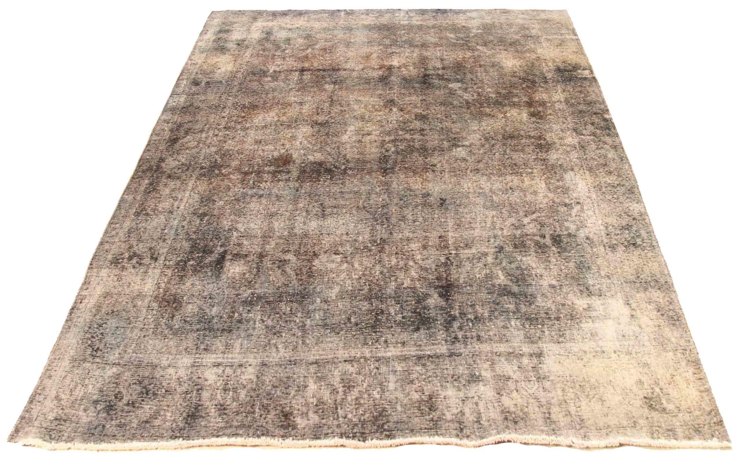 Scopri l'eleganza della tintura persiana, caratterizzata da una splendida lavorazione artigianale del 1880 circa. Progettato con una meticolosa attenzione ai dettagli, questo design esclusivo è perfetto per valorizzare il tuo spazio.