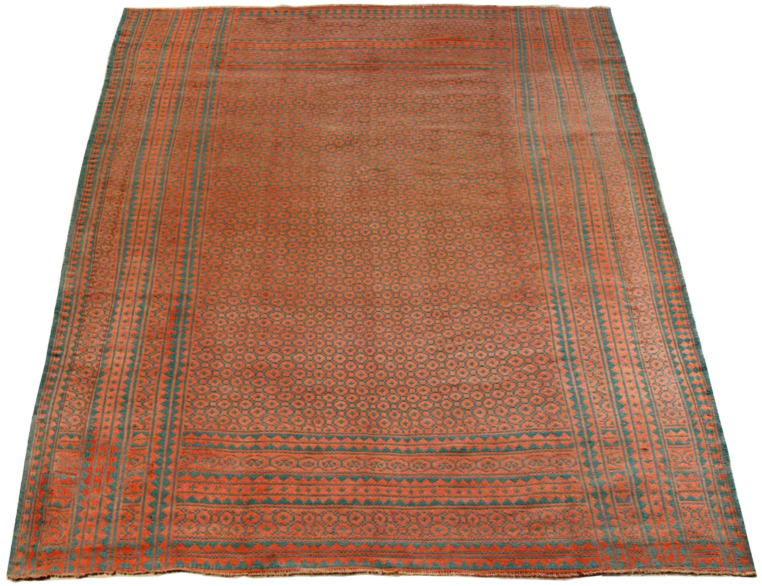 Scopri l'eleganza della tintura persiana, caratterizzata da una splendida lavorazione artigianale del 1880 circa. Progettato con una meticolosa attenzione ai dettagli, questo design esclusivo è perfetto per valorizzare il tuo spazio.