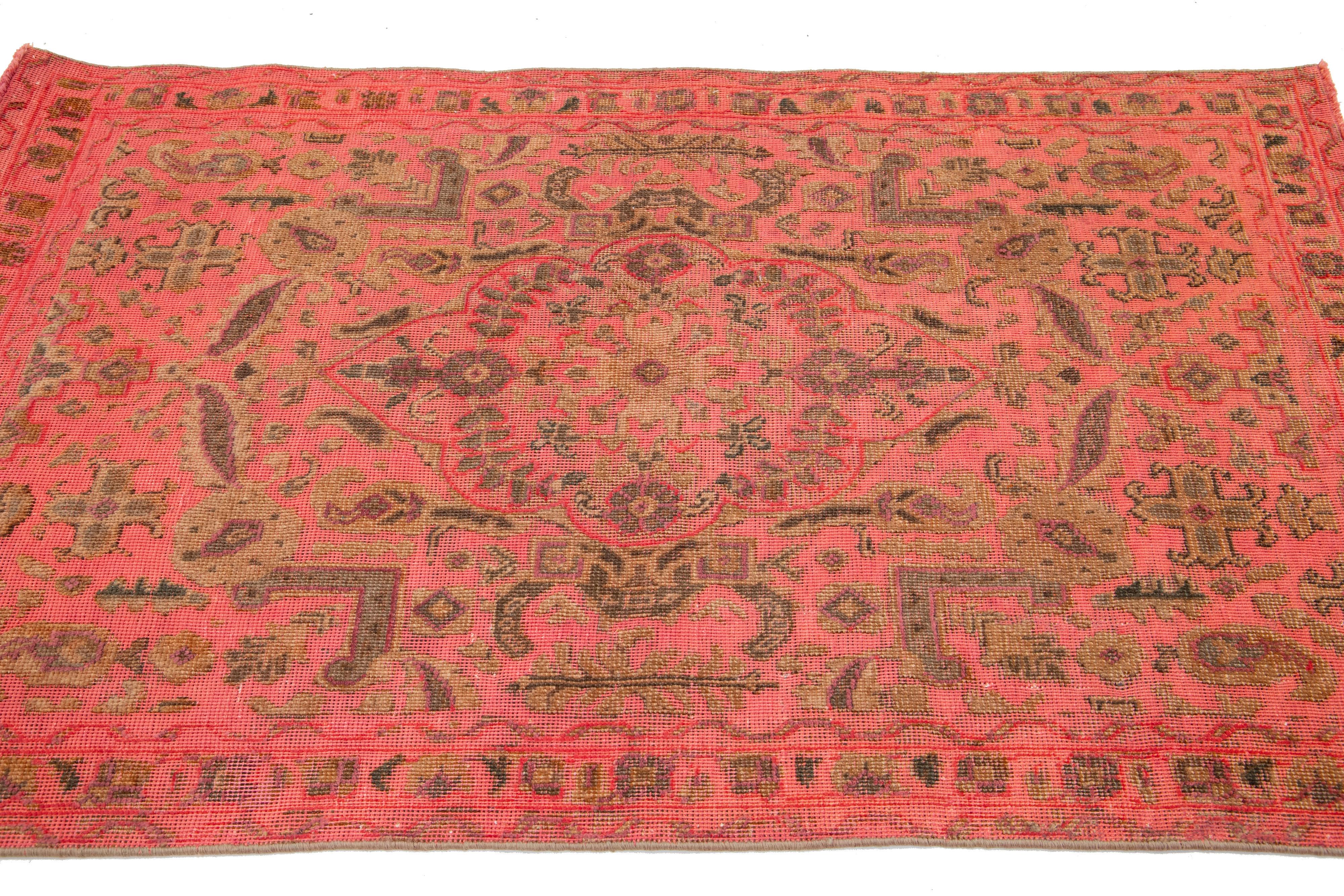Persischer überzogener Wollteppich in Rosa mit Allover-Motiv 3 x 5 (20. Jahrhundert) im Angebot