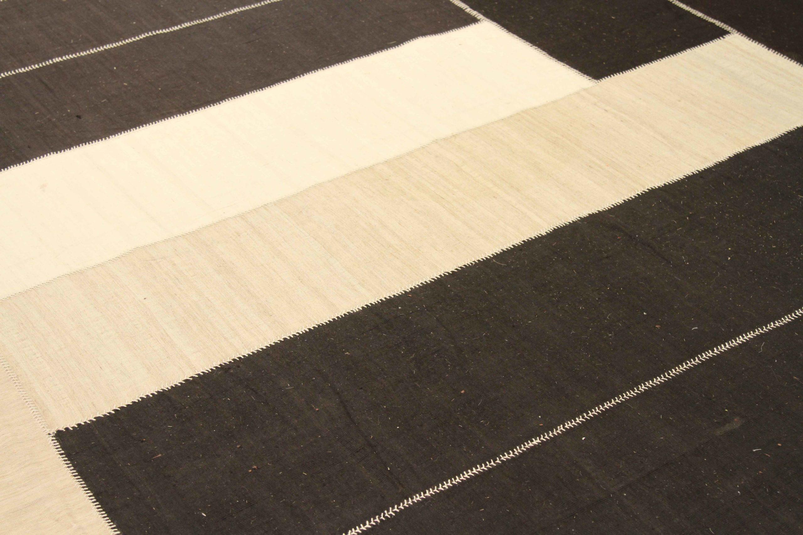 Asiatique Persian Patch Killim Area Rugs Circa 1990 - 66309 en vente
