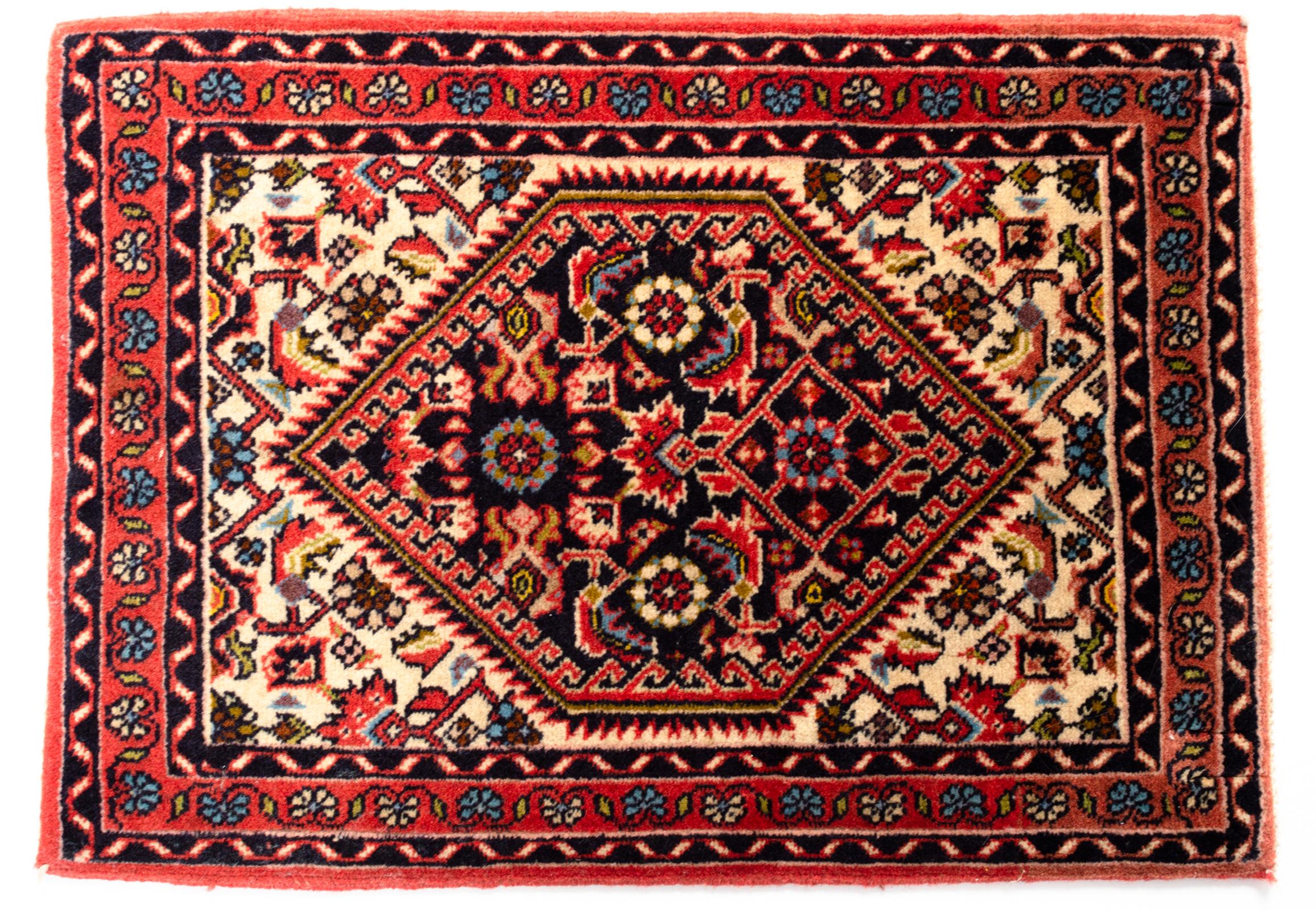Persian Qashqai Hand-Knotted Prayer Mat Small Rug In Excellent Condition For Sale In London, GB