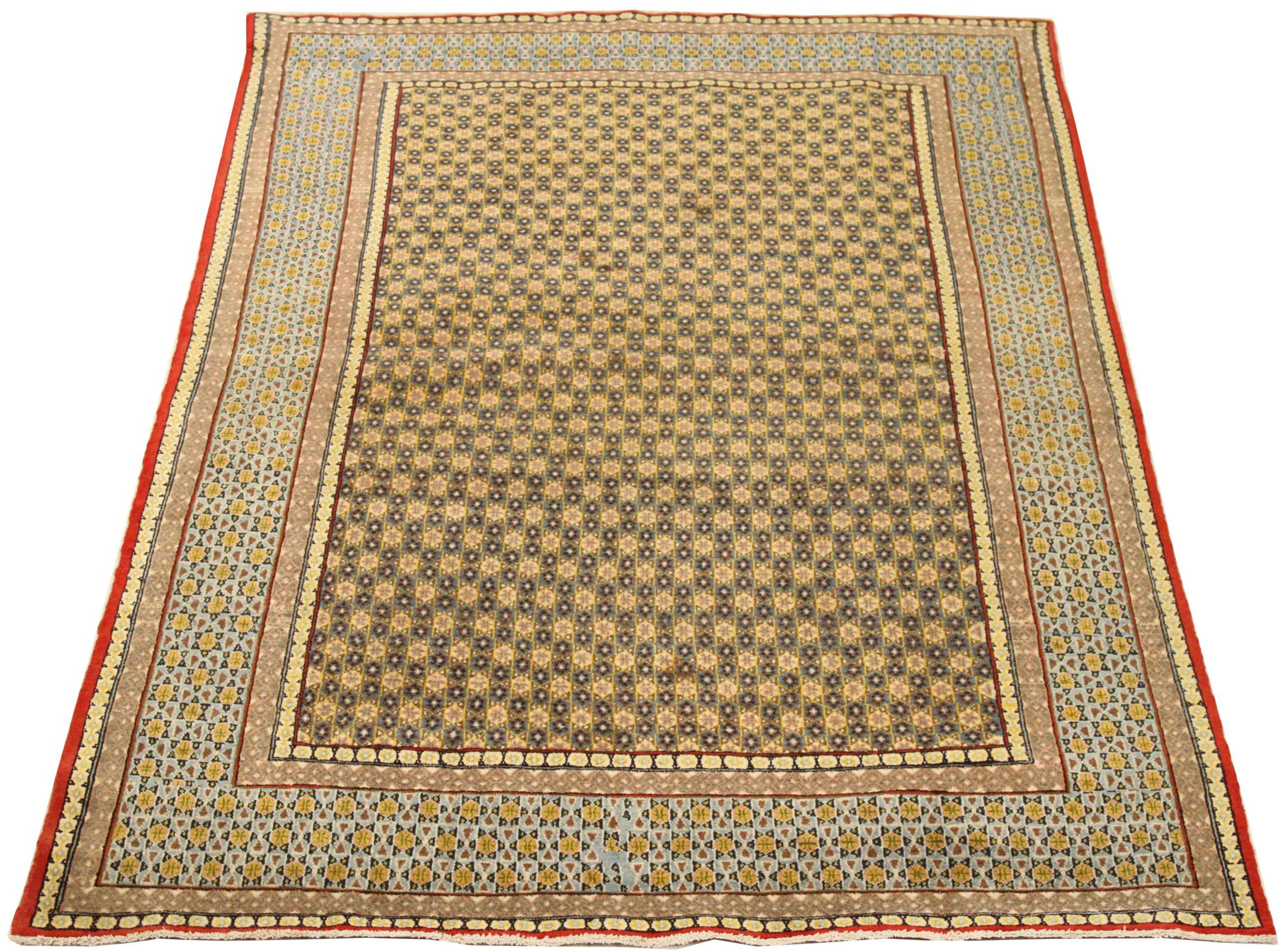 Scopri l'eleganza dei tappeti persiani Qom in CIRCA 1880. Progettato con una meticolosa attenzione ai dettagli, questo design esclusivo è perfetto per valorizzare il tuo spazio.