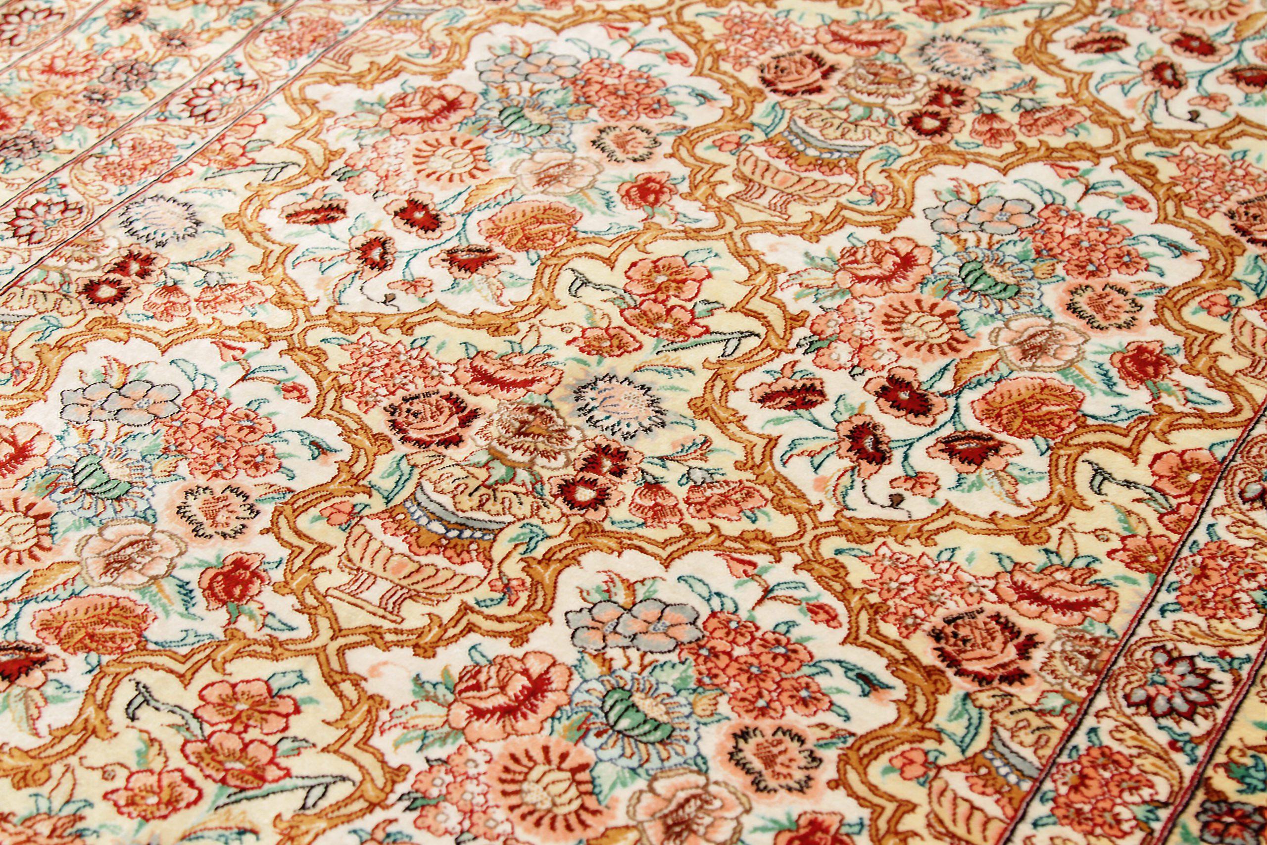 Asiatique Tapis persan Qom Circa 1990 - 11200 en vente