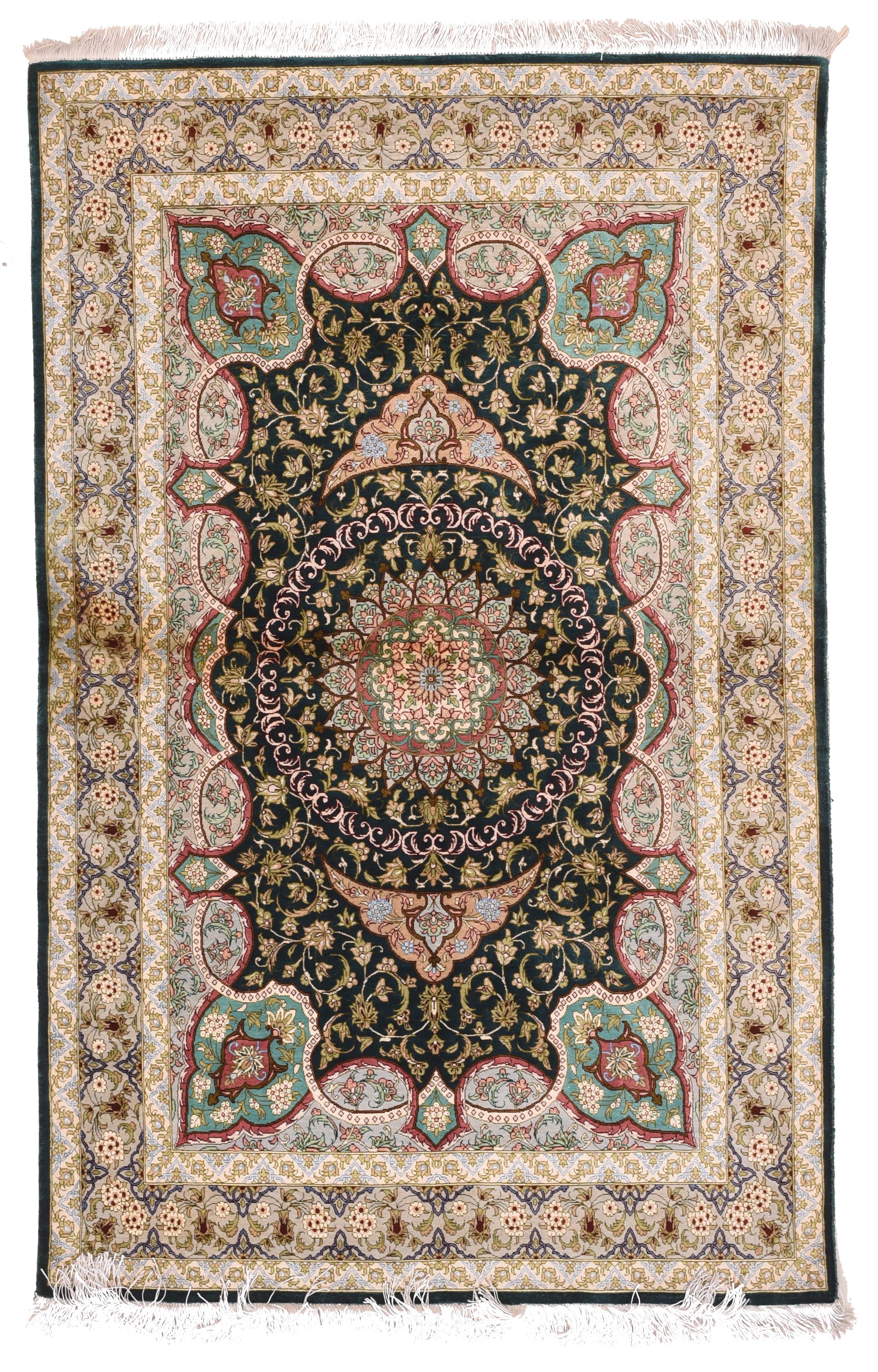 Äußerst feiner persischer Qum-Teppich aus Seide (Handgeknüpft) im Angebot
