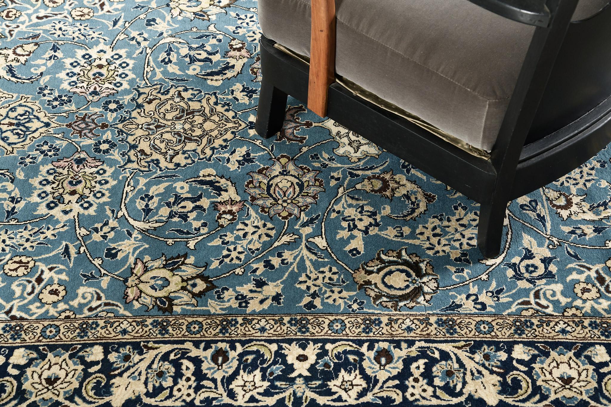 Persischer Qum-Teppich aus Wolle mit Seidenblume (Handgeknüpft) im Angebot