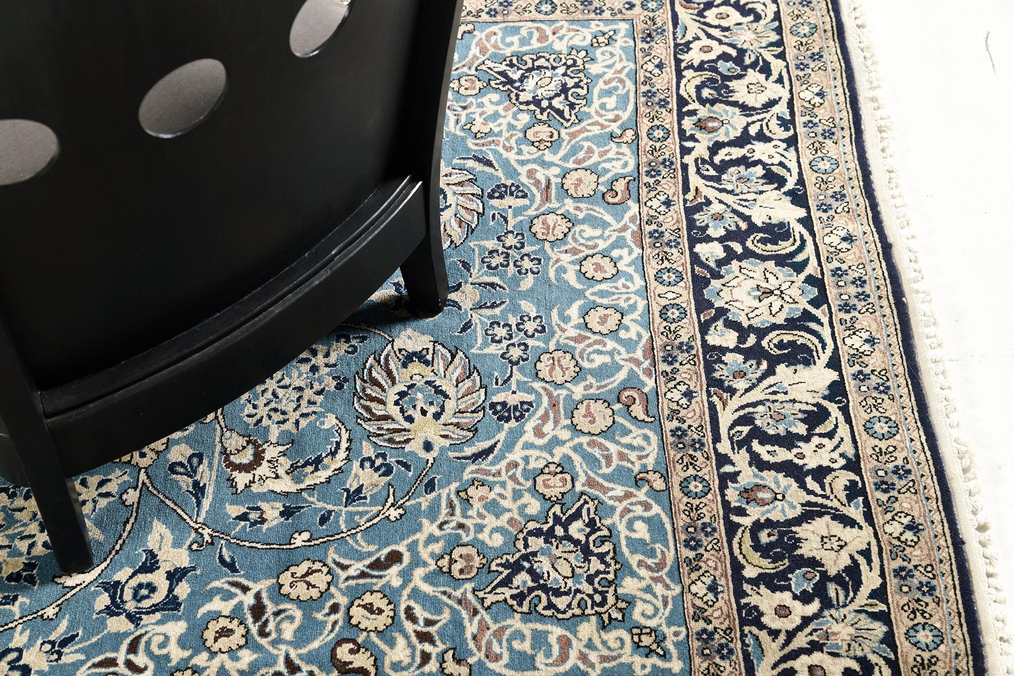 Persischer Qum-Teppich aus Wolle mit Seidenblume im Angebot 1
