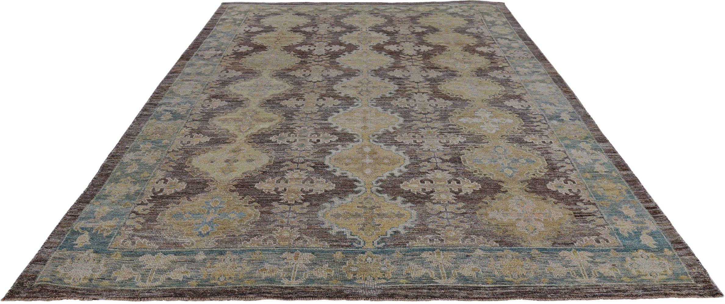 Scopri l'eleganza della Persian Rose Collection con i tappeti per l'area CIRCA del 1990. Progettato con lana e blu-marrone-giallo, questo design esclusivo è perfetto per valorizzare il tuo spazio.