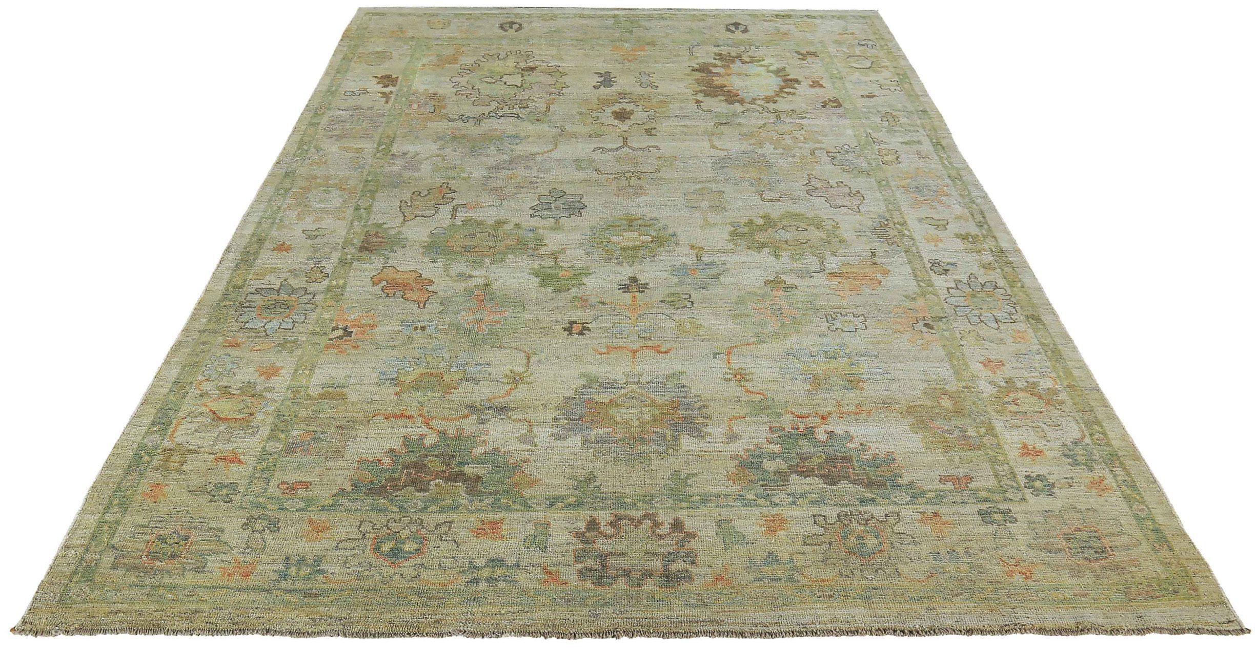 Scopri l'eleganza della Persian Rose Collection con i tappeti per l'area CIRCA del 1990. Progettato con lana e blu-verde-avorio, questo design esclusivo è perfetto per valorizzare il tuo spazio.