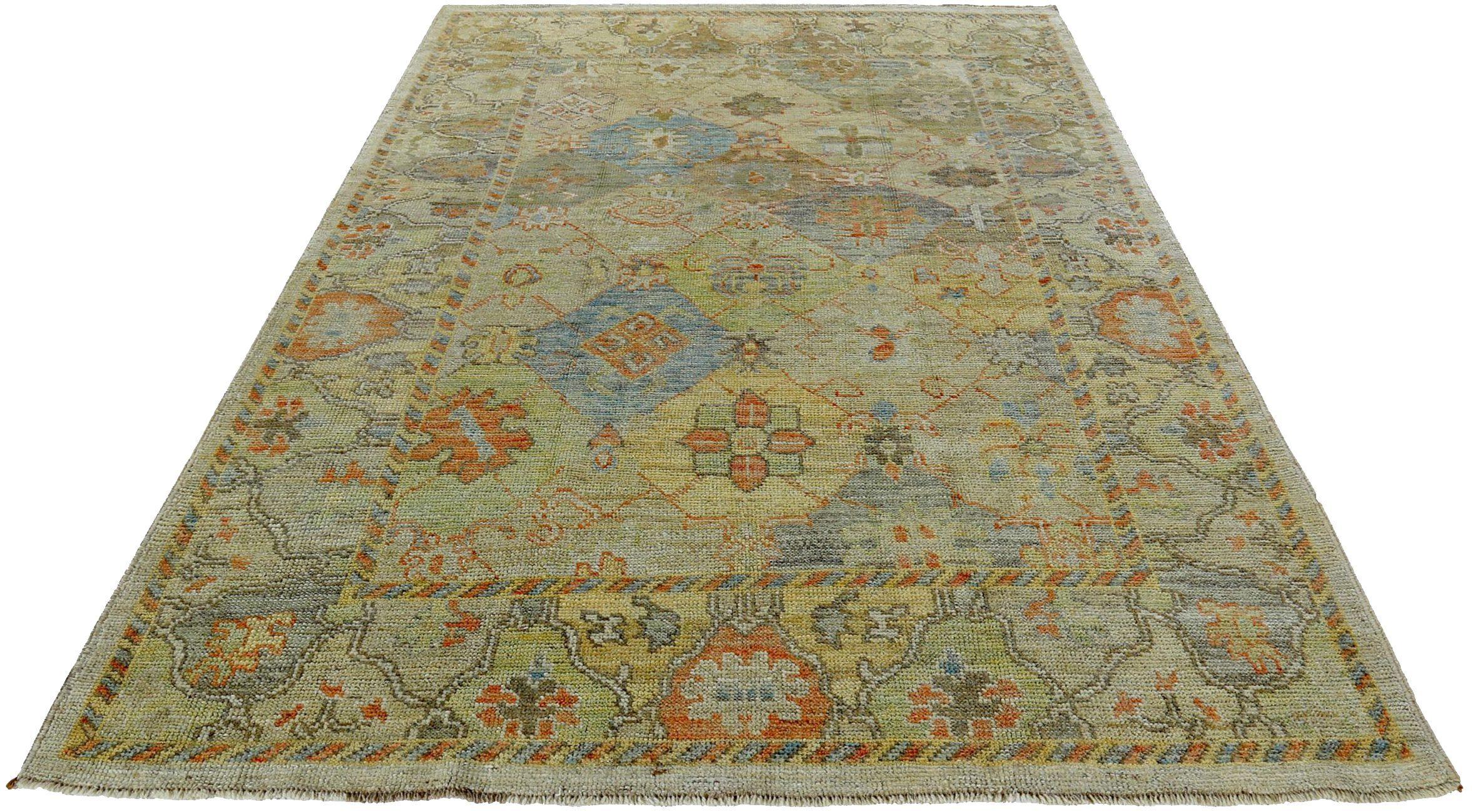 Scopri l'eleganza della Persian Rose Collection con i tappeti per l'area CIRCA del 1990. Progettato con lana e blu-verde-avorio, questo design esclusivo è perfetto per valorizzare il tuo spazio.