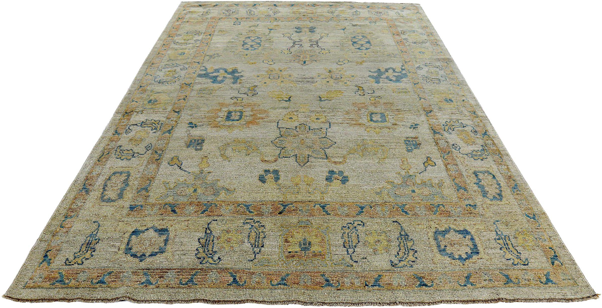 Scopri l'eleganza della Persian Rose Collection con i tappeti per l'area CIRCA del 1990. Progettato con lana e giallo blu-avorio, questo design esclusivo è perfetto per valorizzare il tuo spazio.