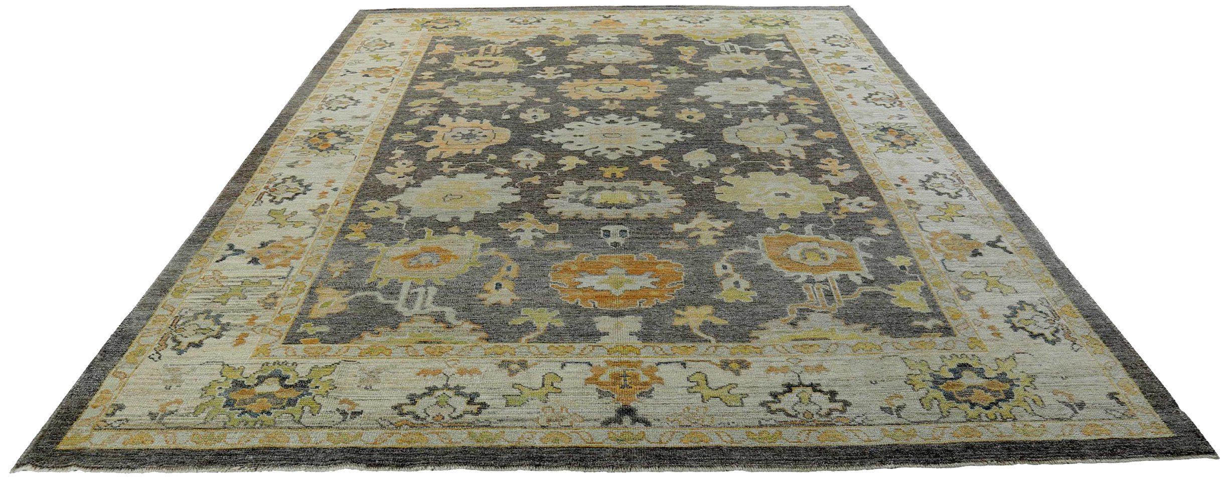 Scopri l'eleganza della Persian Rose Collection con i tappeti per l'area CIRCA del 1990. Progettato con lana e marrone-verde-avorio, questo design esclusivo è perfetto per valorizzare il tuo spazio.