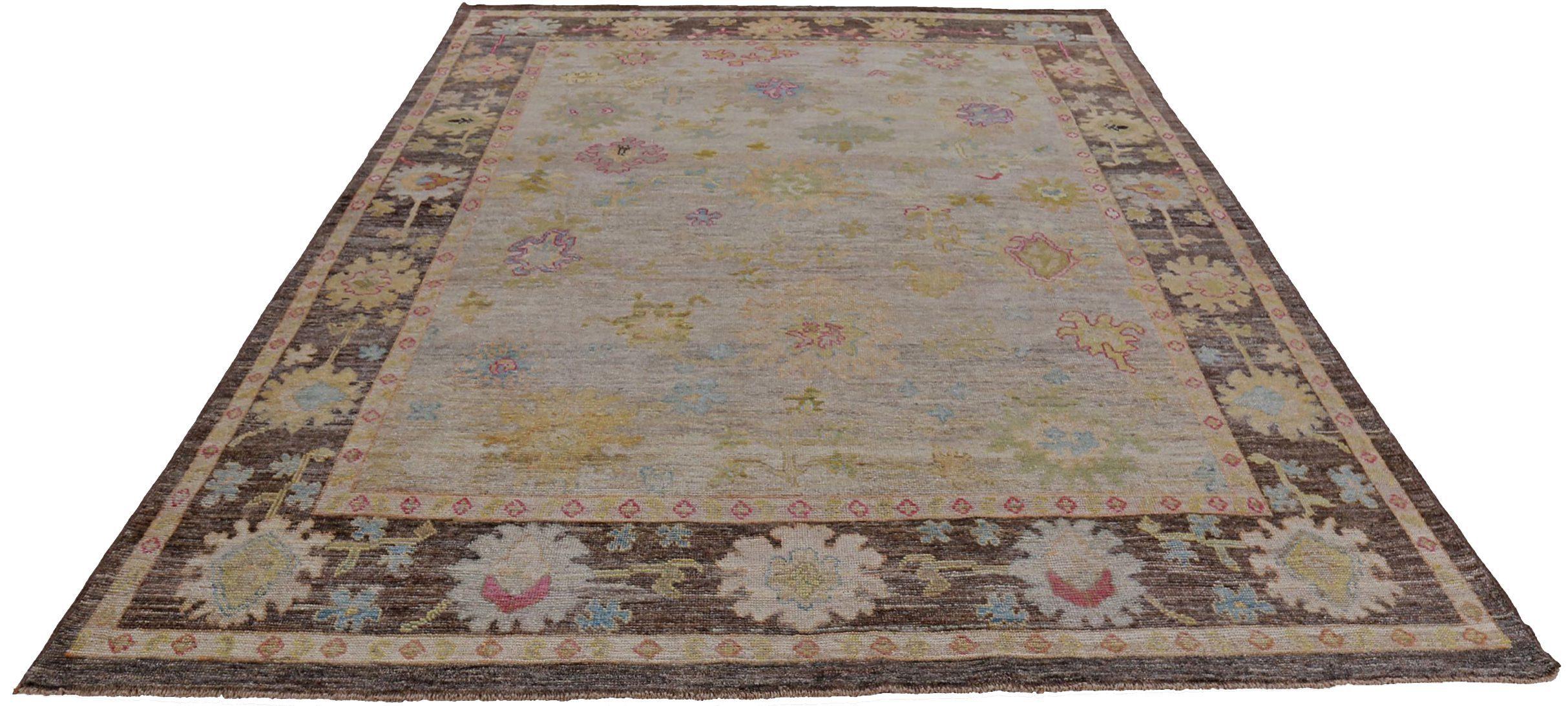 Scopri l'eleganza della Persian Rose Collection con i tappeti per l'area CIRCA del 1990. Progettato con lana e marrone-verde-avorio, questo design esclusivo è perfetto per valorizzare il tuo spazio.