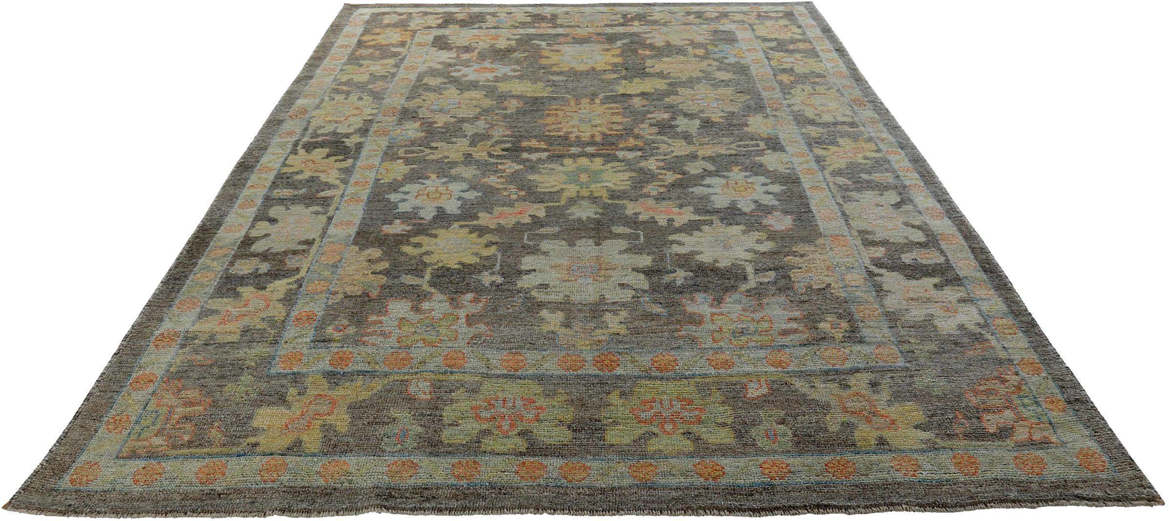 Scopri l'eleganza della Persian Rose Collection con i tappeti per l'area CIRCA del 1990. Disegnato con lana e marrone-verde-rosa, questo design esclusivo è perfetto per valorizzare il tuo spazio.
