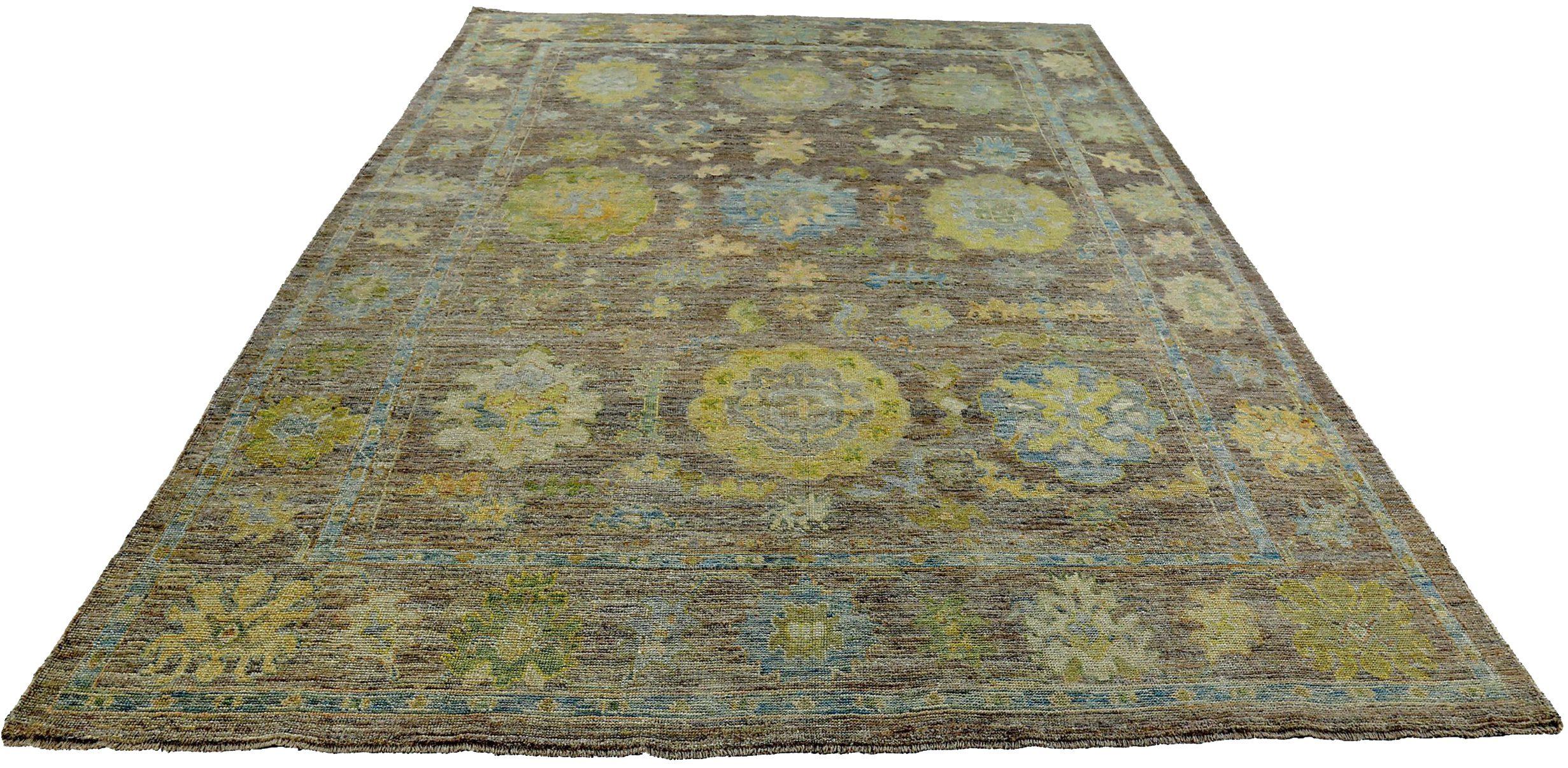 Scopri l'eleganza della Persian Rose Collection con i tappeti per l'area CIRCA del 1990. Progettato con lana e giallo-verde, questo design esclusivo è perfetto per valorizzare il tuo spazio.