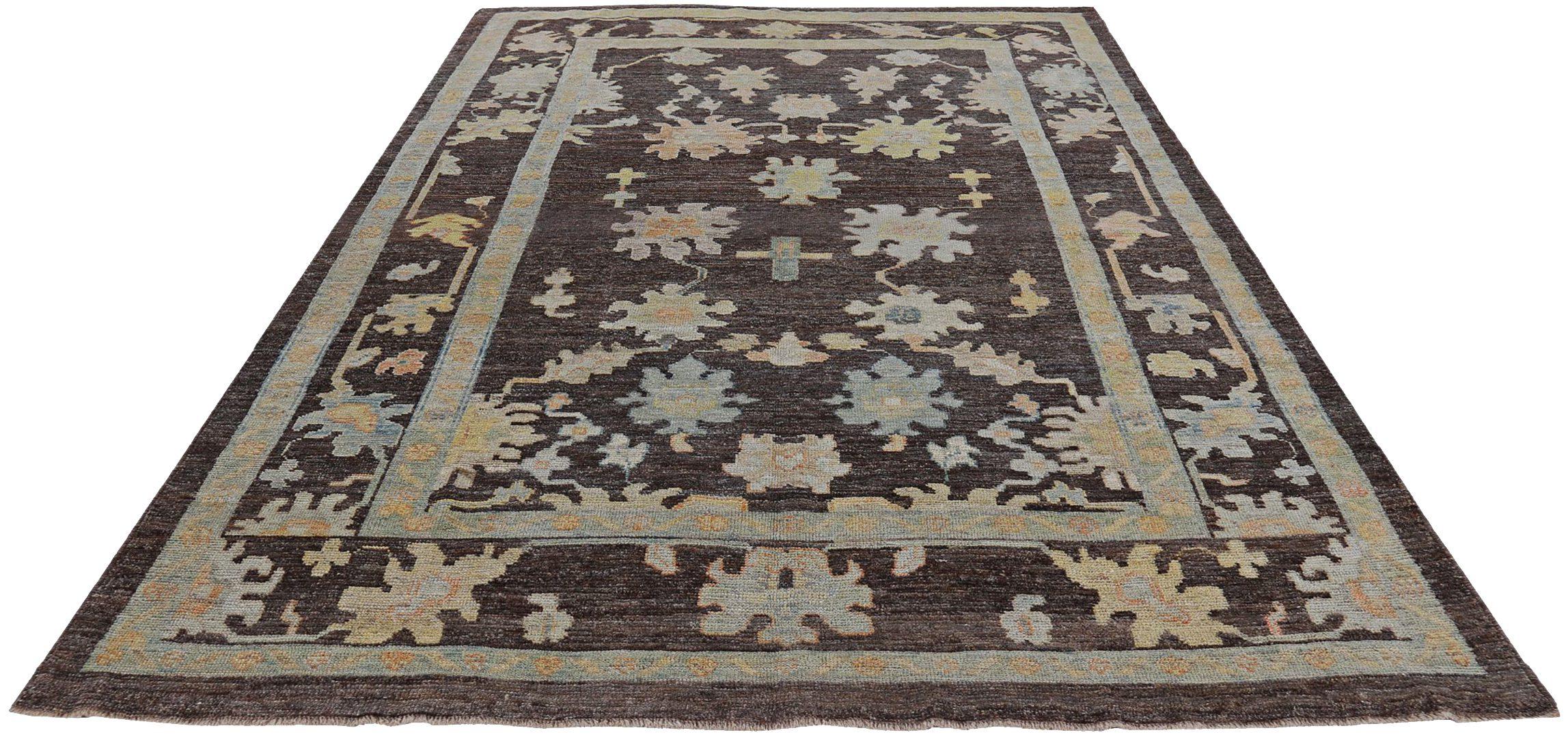 Scopri l'eleganza della Persian Rose Collection con i tappeti per l'area CIRCA del 1990. Progettato in lana e marrone-avorio, questo design esclusivo è perfetto per valorizzare il tuo spazio.