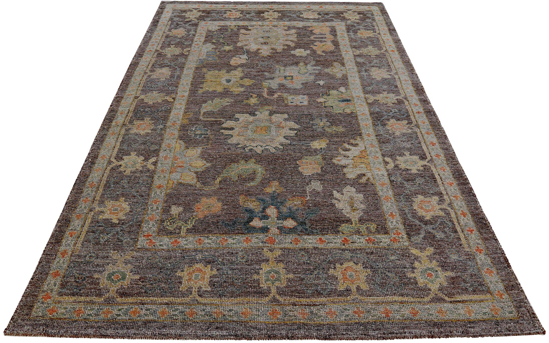 Scopri l'eleganza della Persian Rose Collection con i tappeti per l'area CIRCA del 1990. Progettato in lana e marrone-avorio, questo design esclusivo è perfetto per valorizzare il tuo spazio.